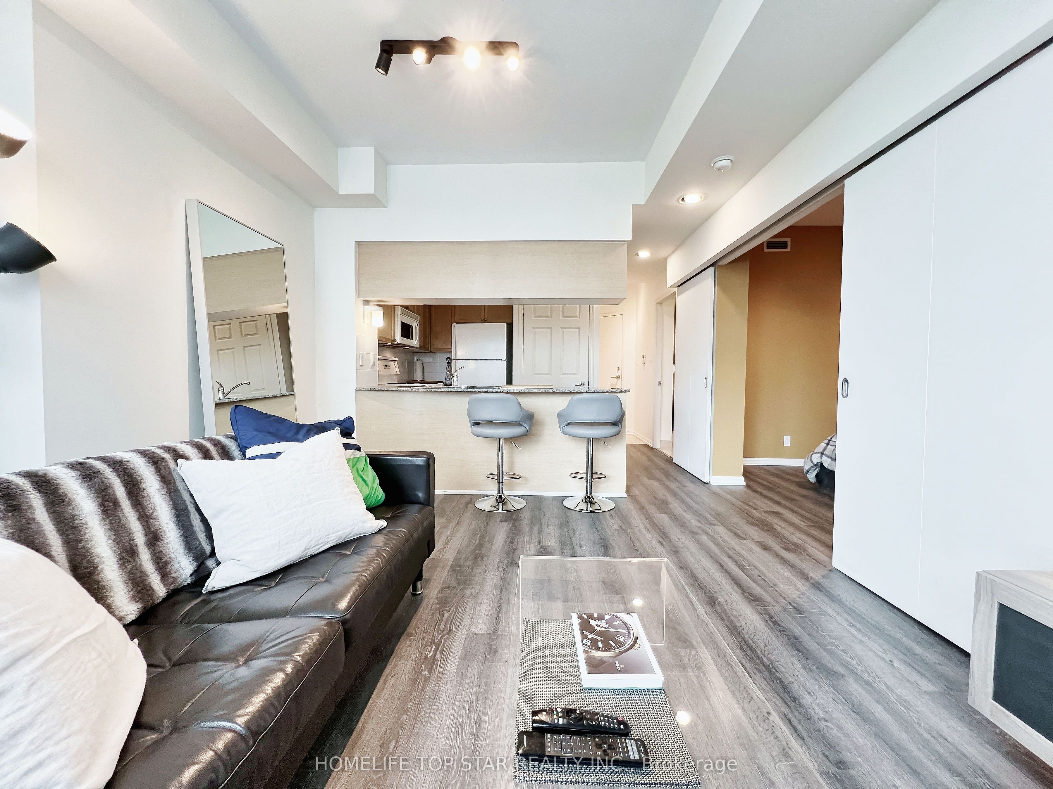 228 Queens Quay 1006 Property Photo 6