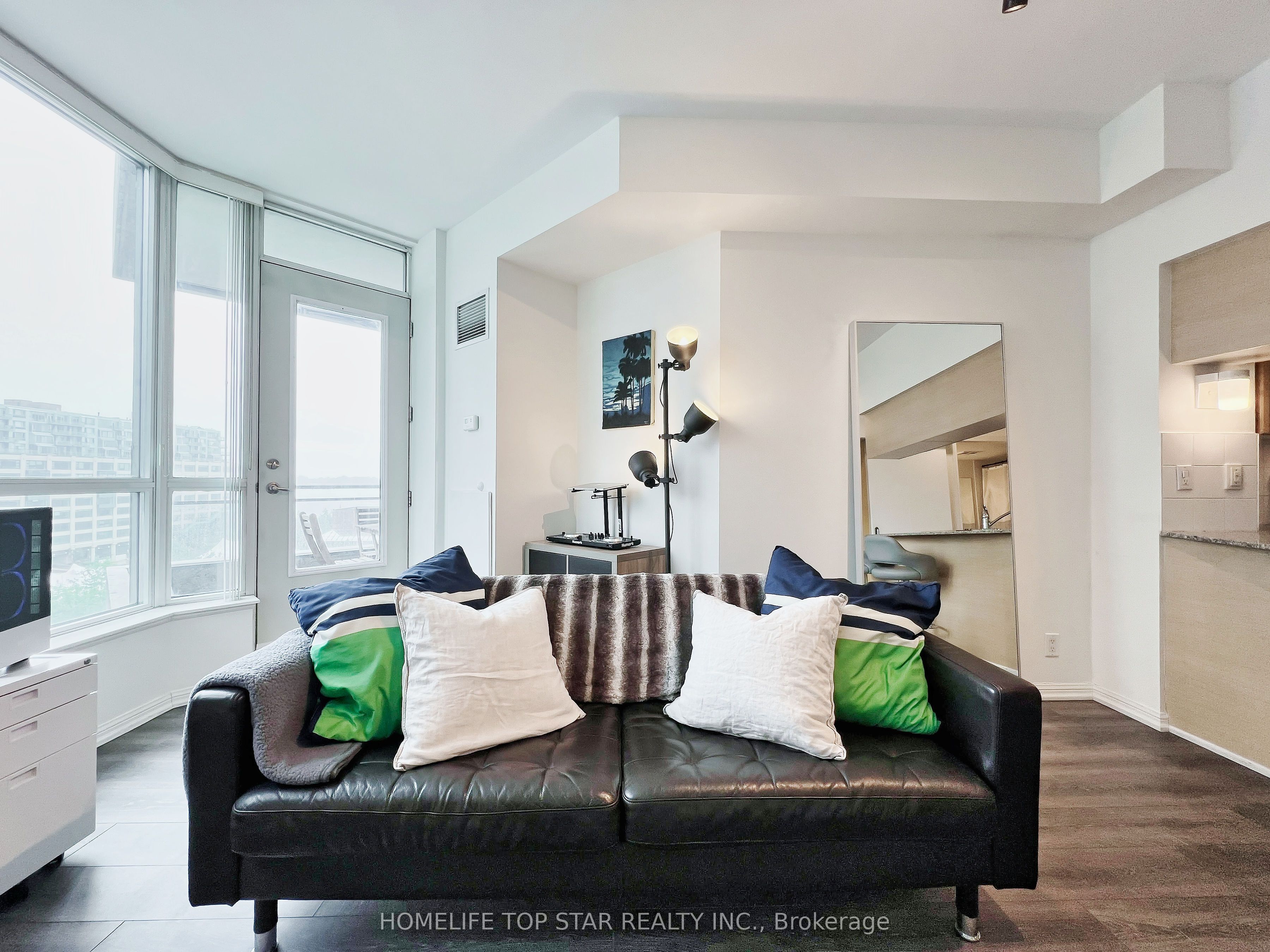 228 Queens Quay 1006 Property Photo 7