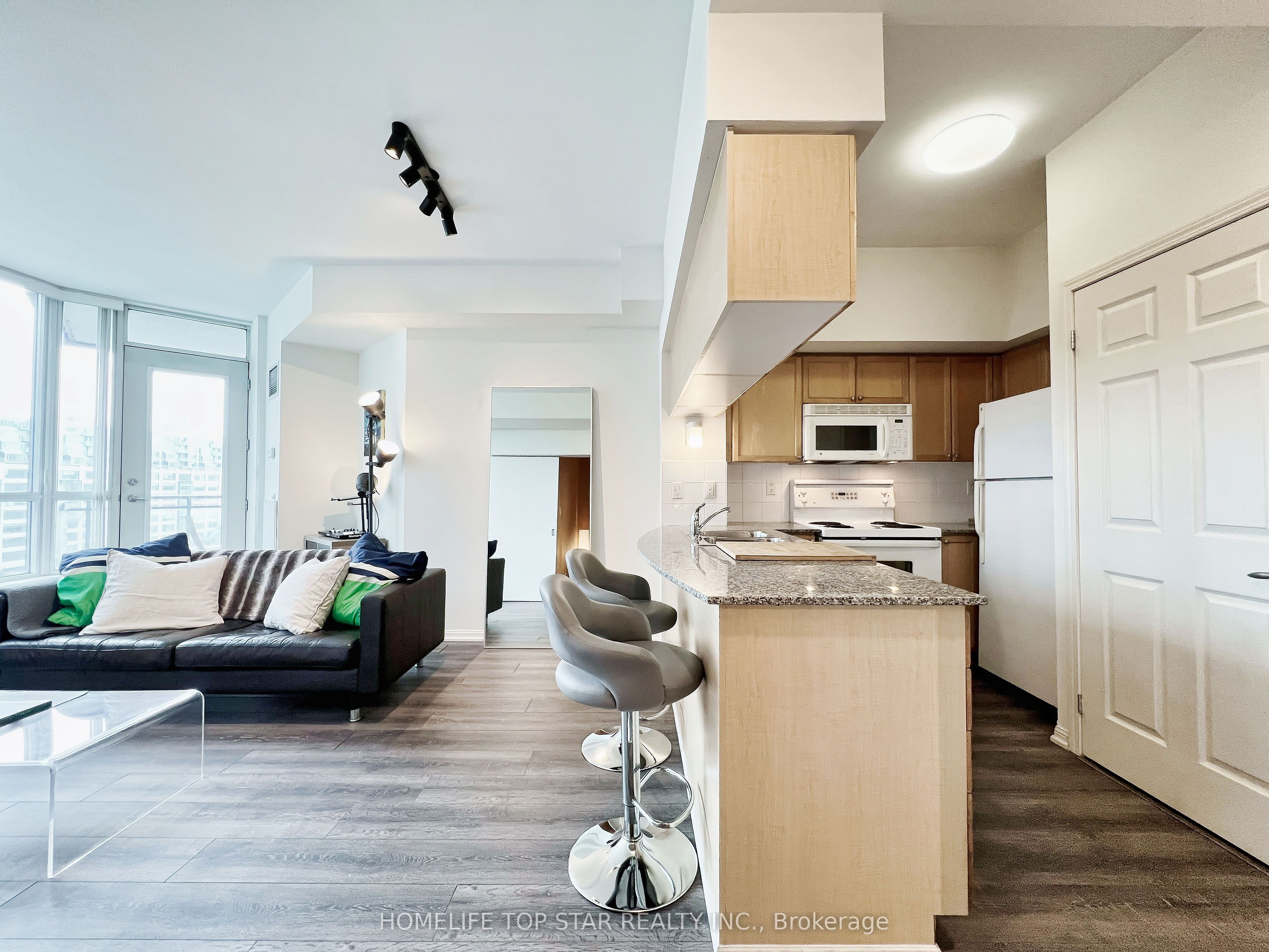 228 Queens Quay 1006 Property Photo 10