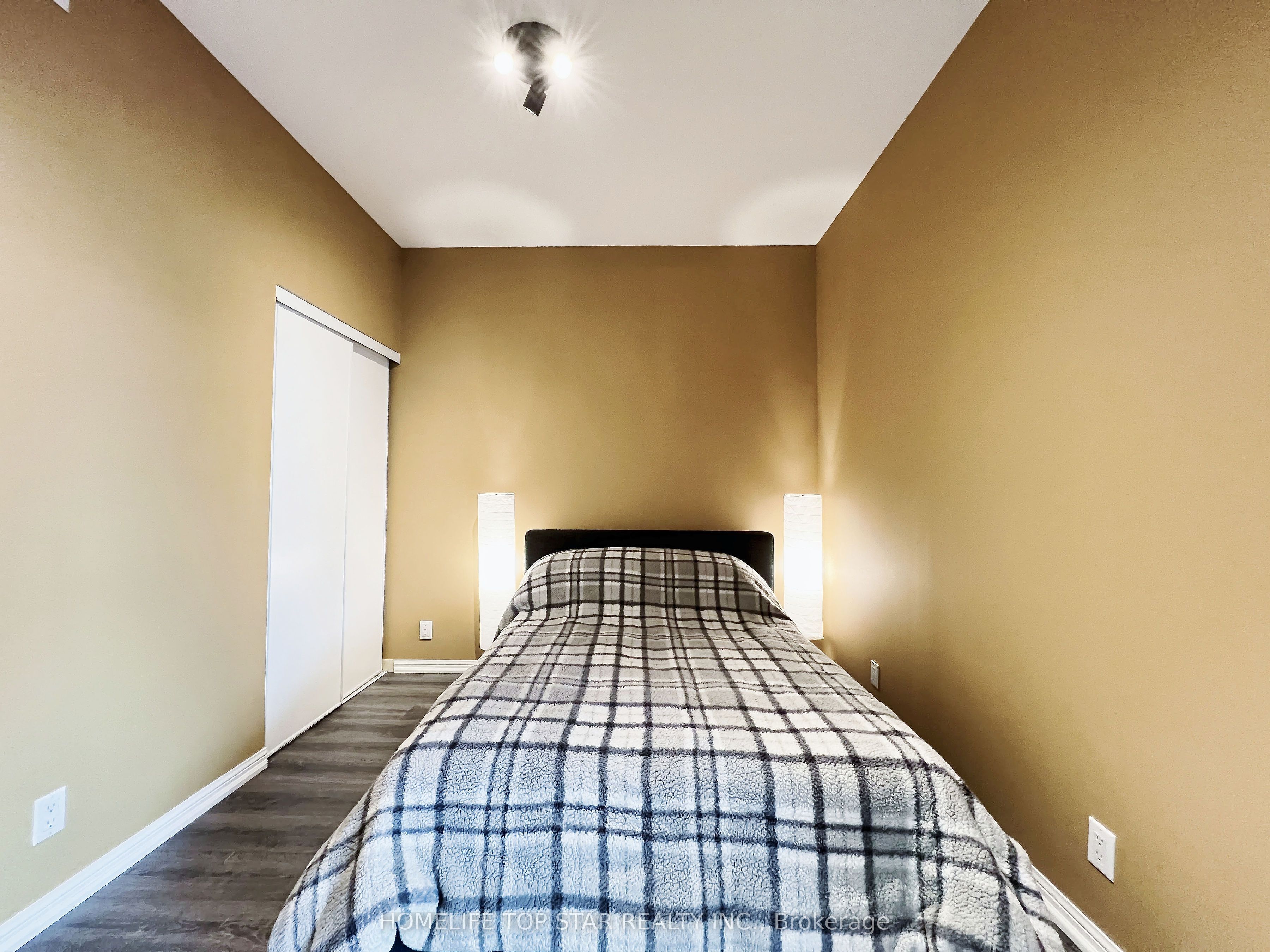 228 Queens Quay 1006 Property Photo 11