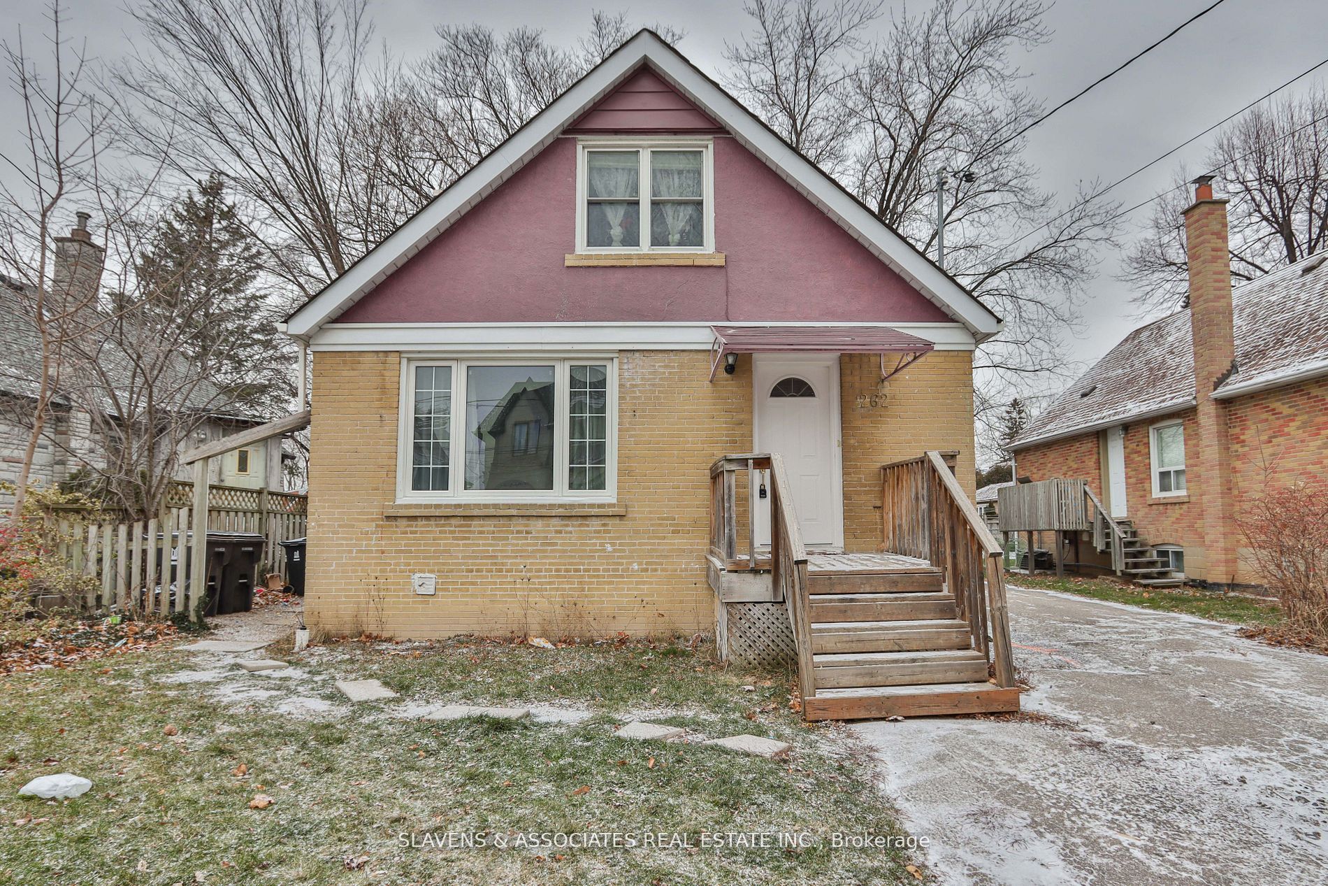 262 Poyntz Avenue Property Photo