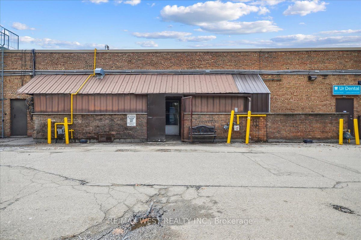 6235 Bathurst Street Property Photo 15