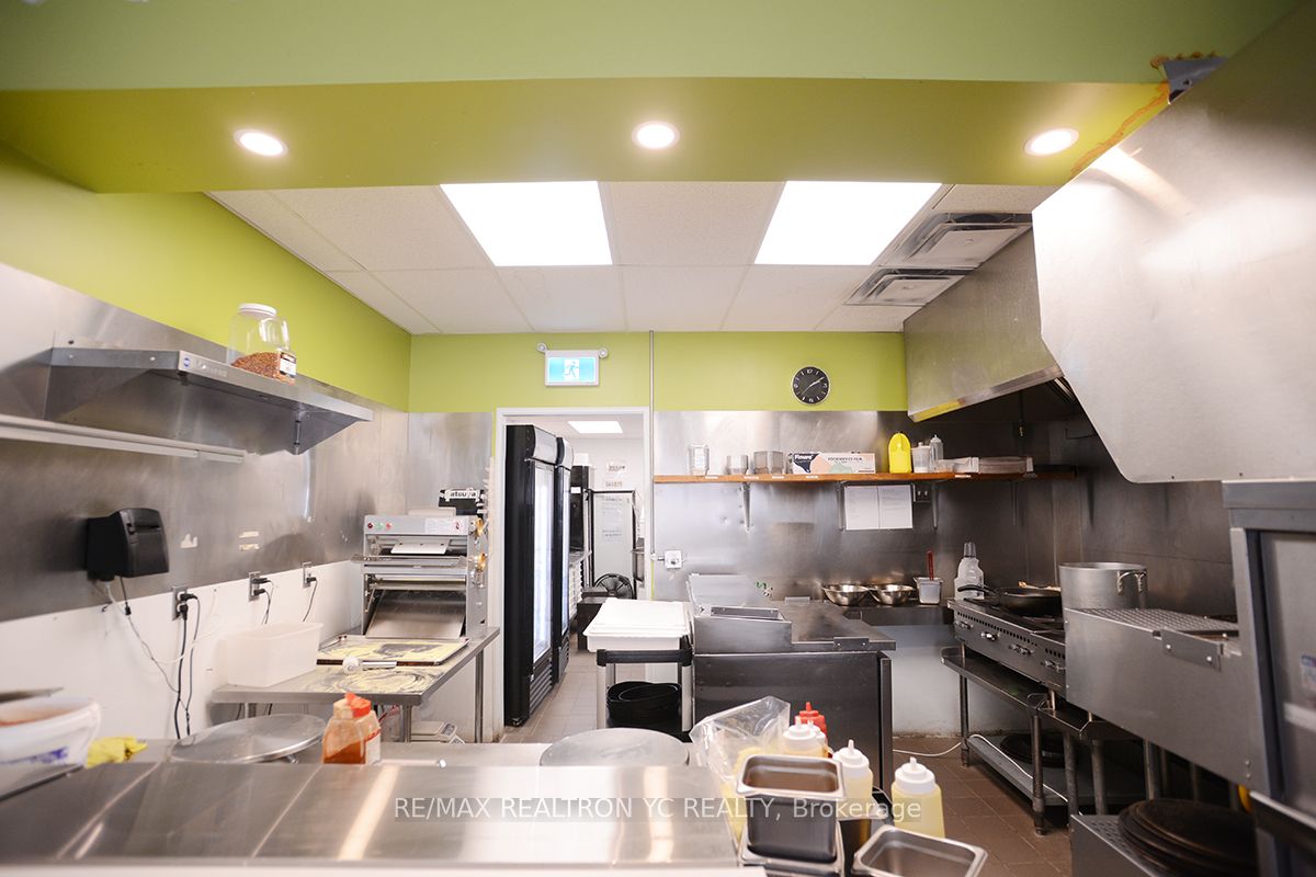 6048 Yonge Street Property Photo 4