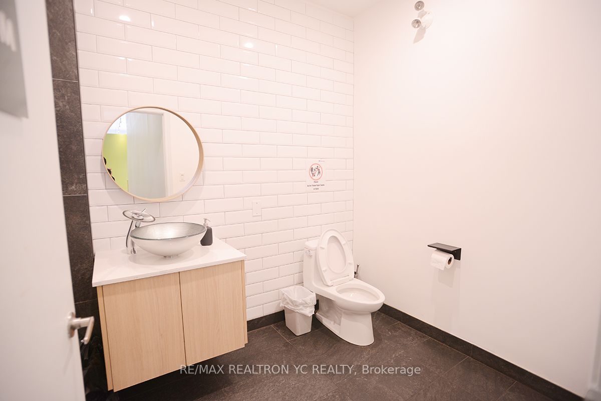 6048 Yonge Street Property Photo 6