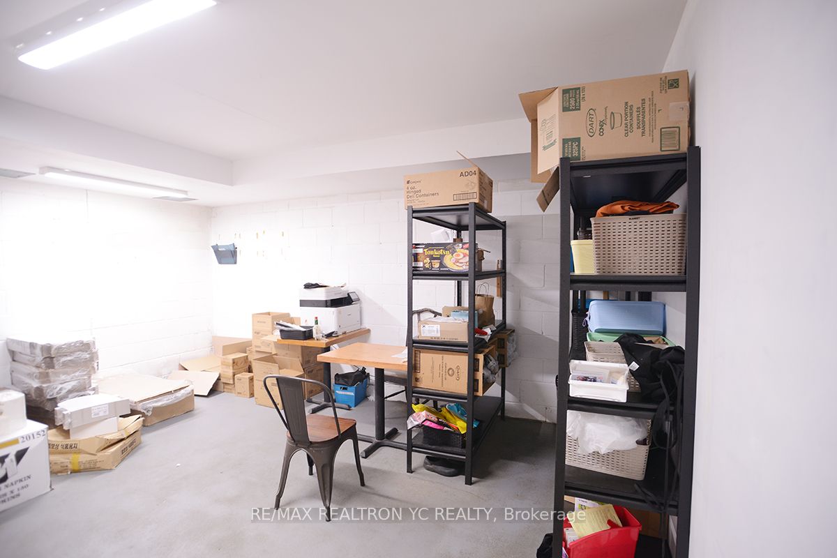 6048 Yonge Street Property Photo 11