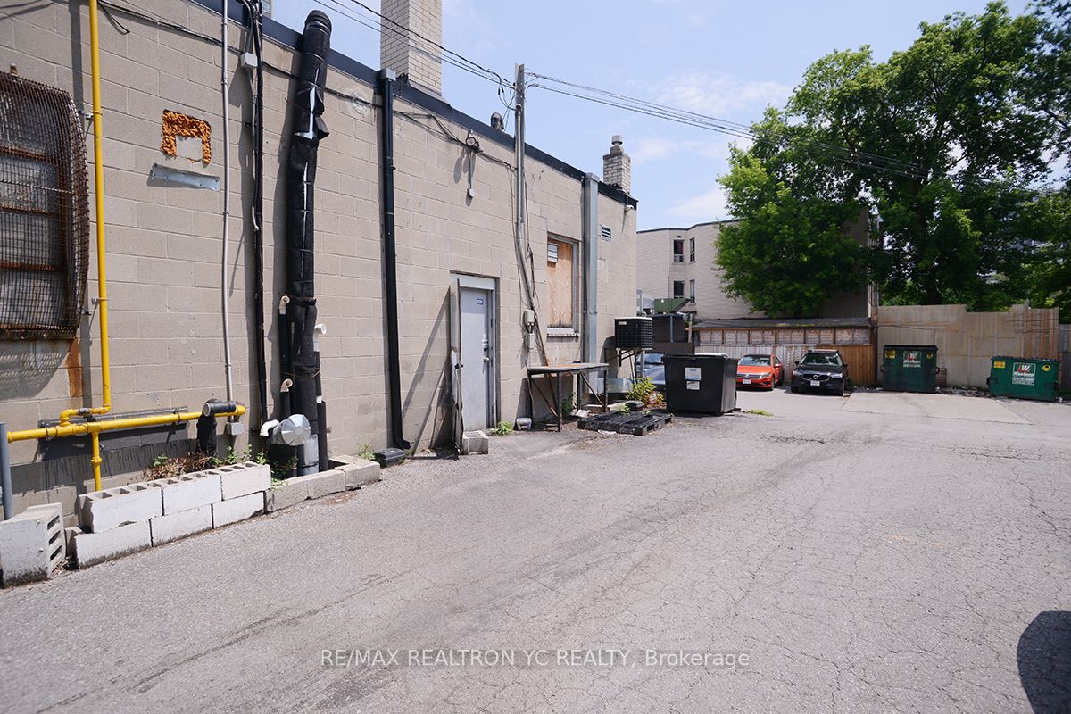 6048 Yonge Street Property Photo 12