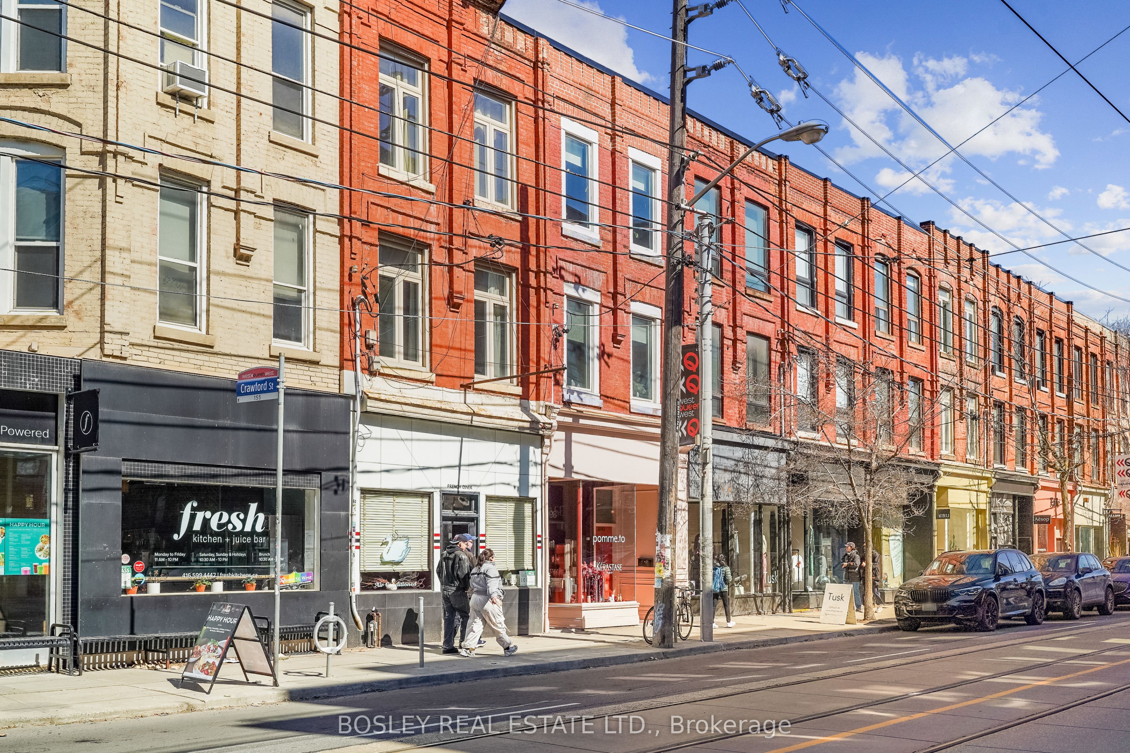 890 Queen Street Property Photo 2