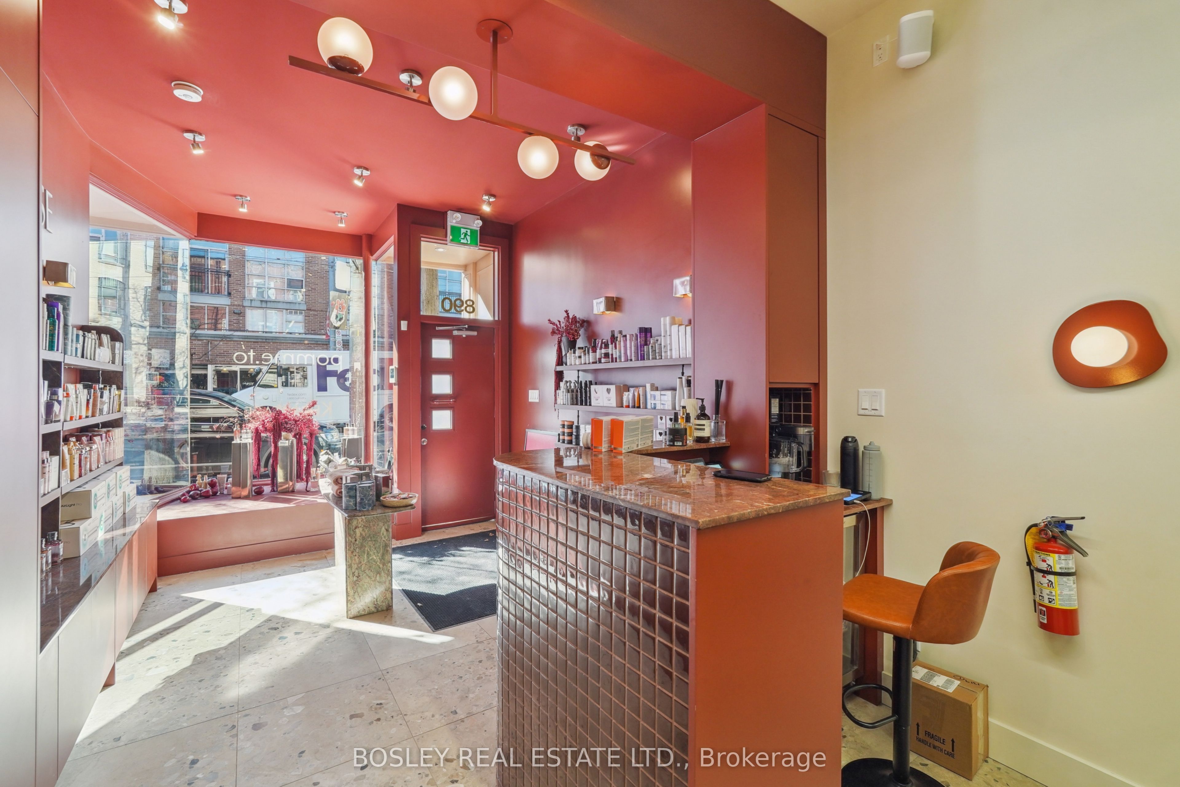 890 Queen Street Property Photo 7
