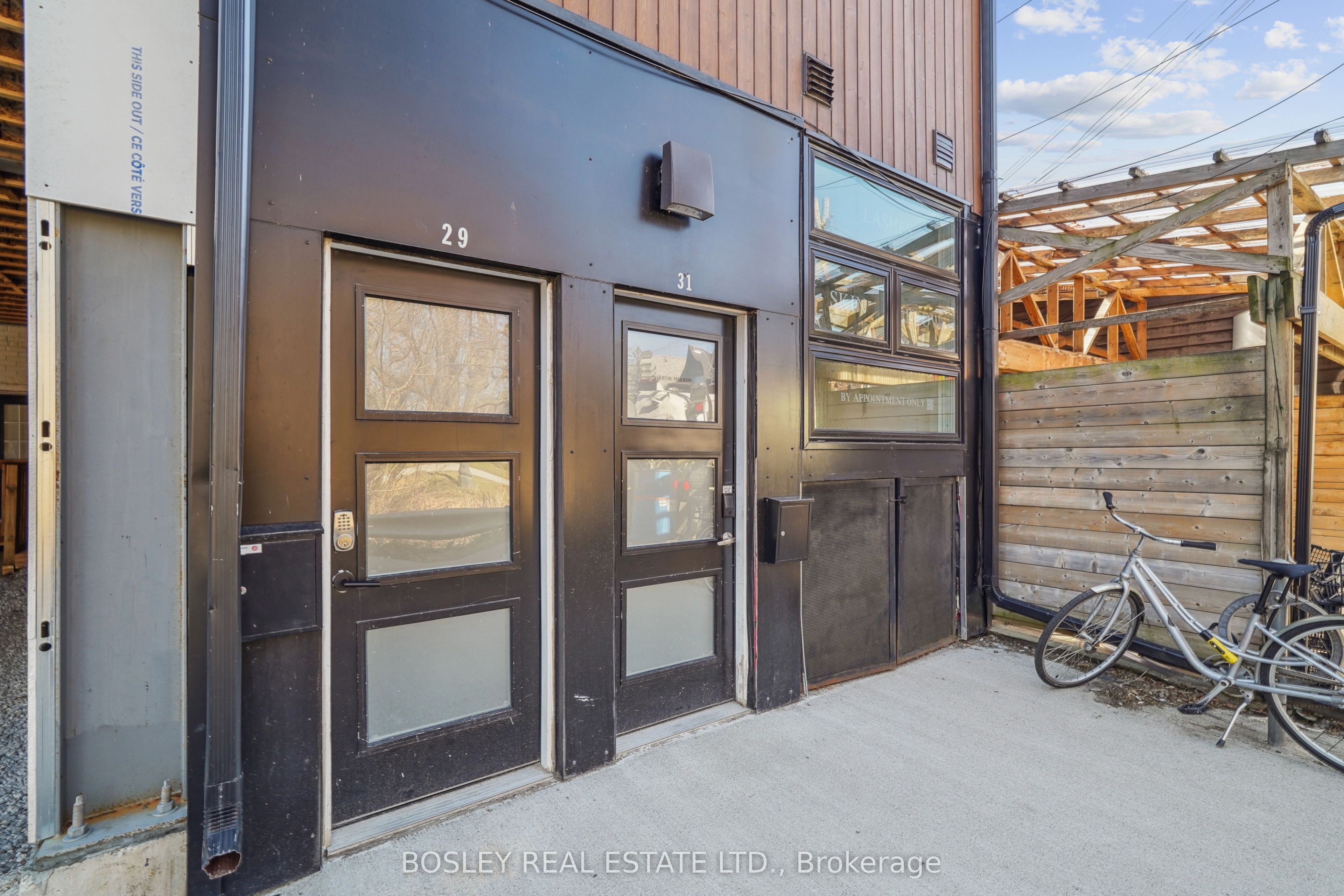 890 Queen Street Property Photo 19