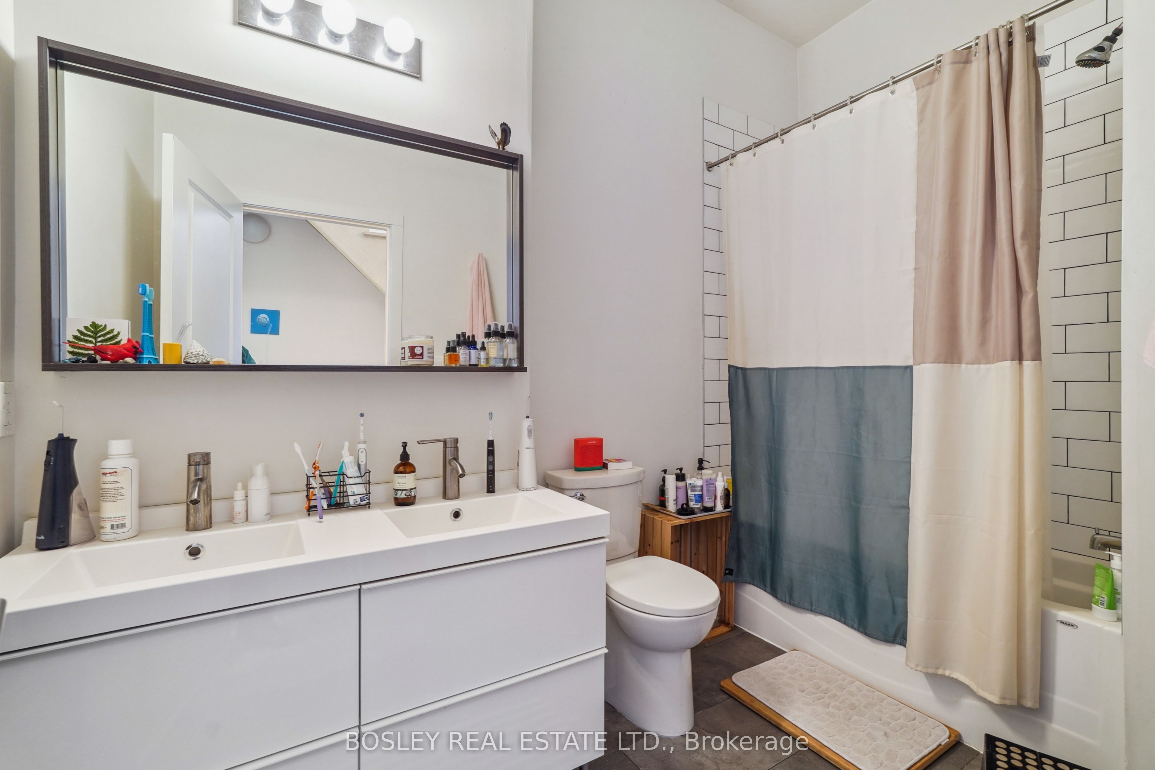 890 Queen Street Property Photo 29