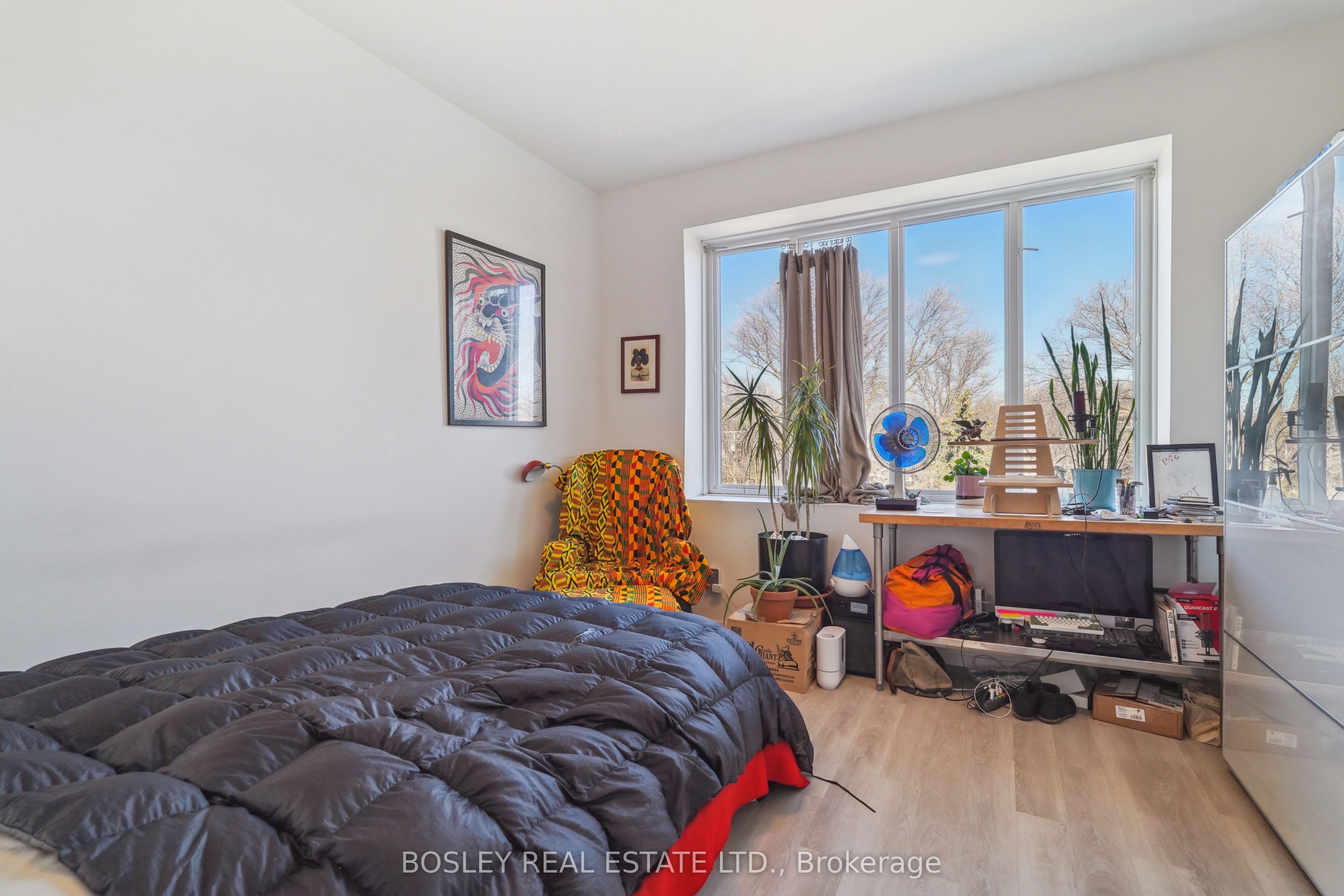 890 Queen Street Property Photo 30