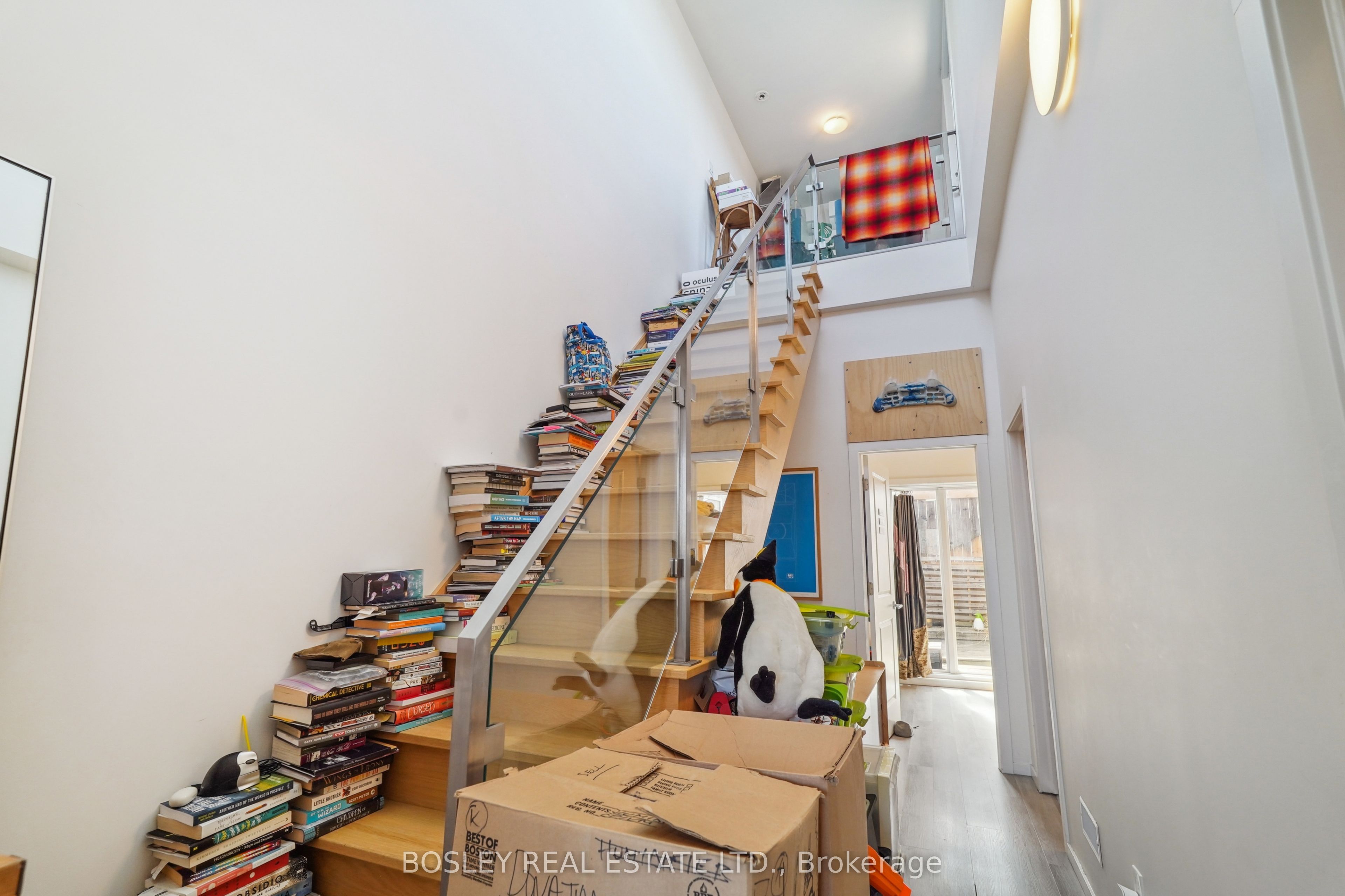 890 Queen Street Property Photo 31