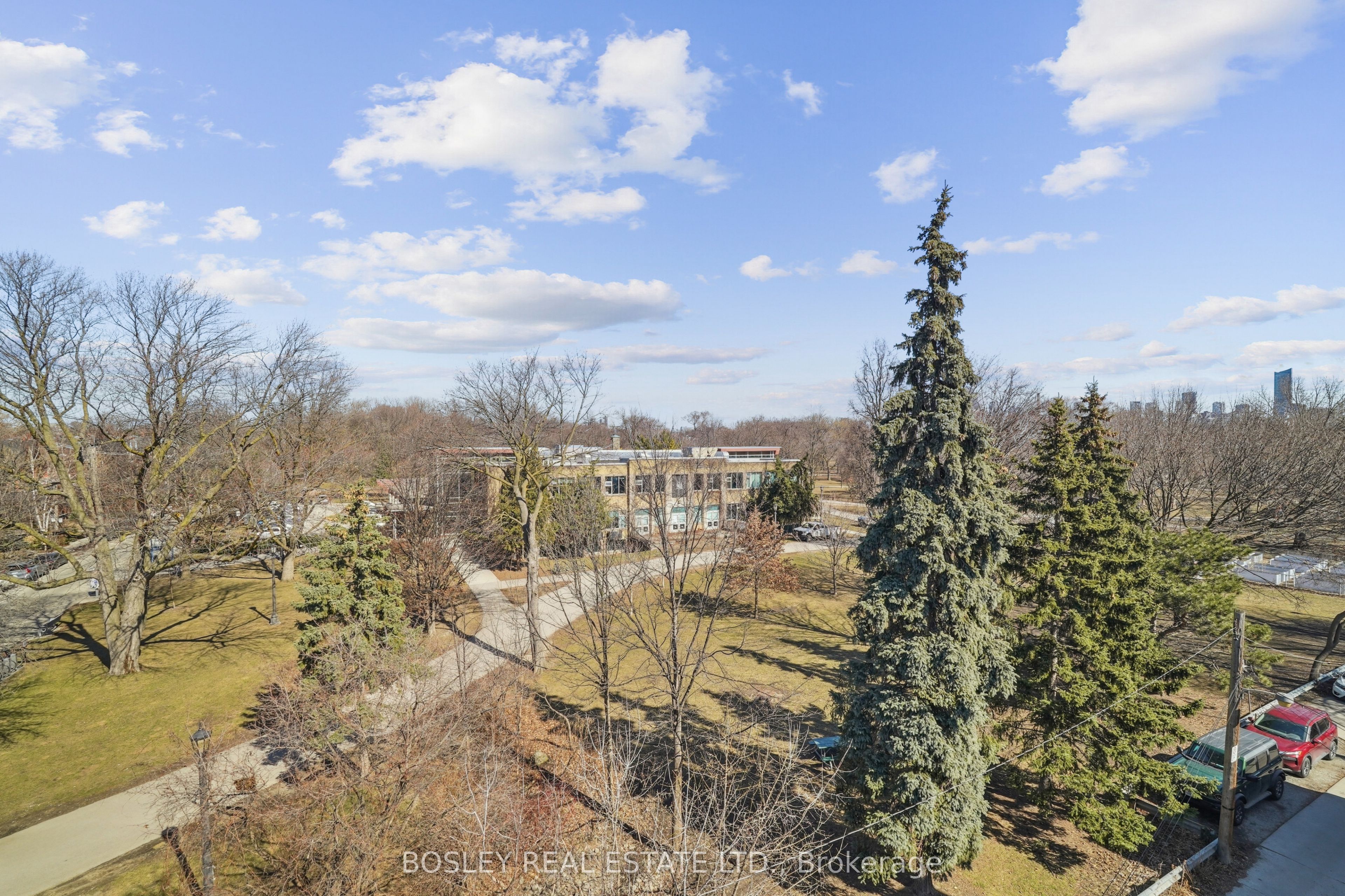 890 Queen Street Property Photo 36