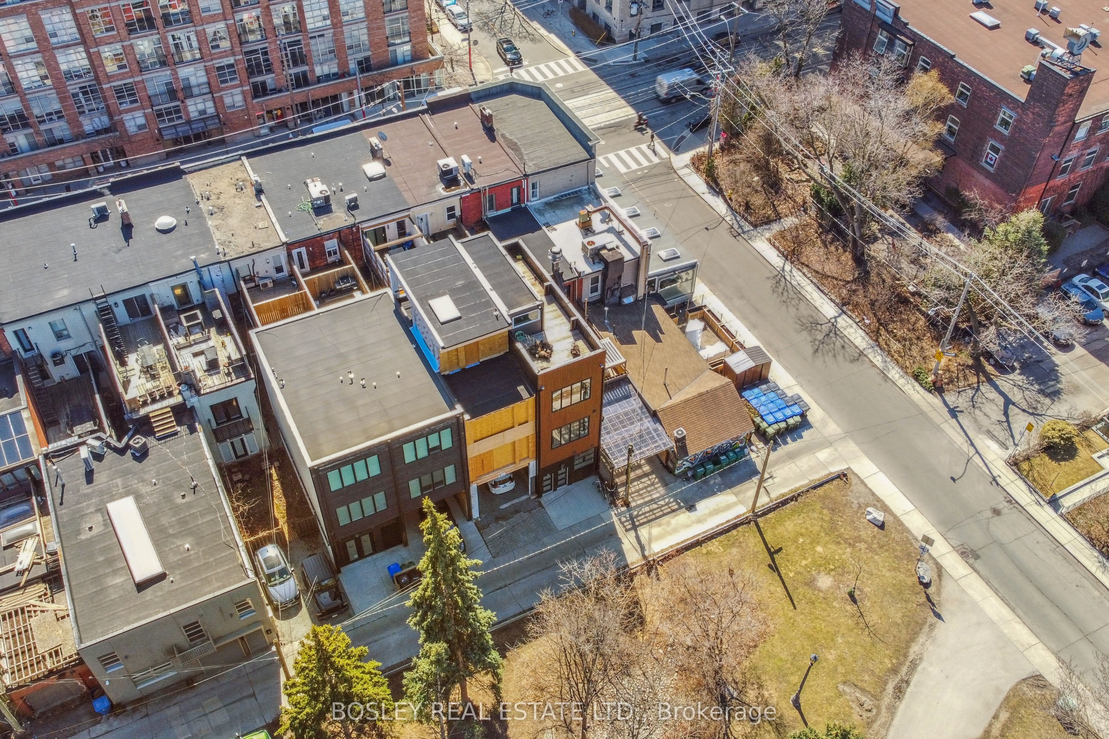 890 Queen Street Property Photo 38