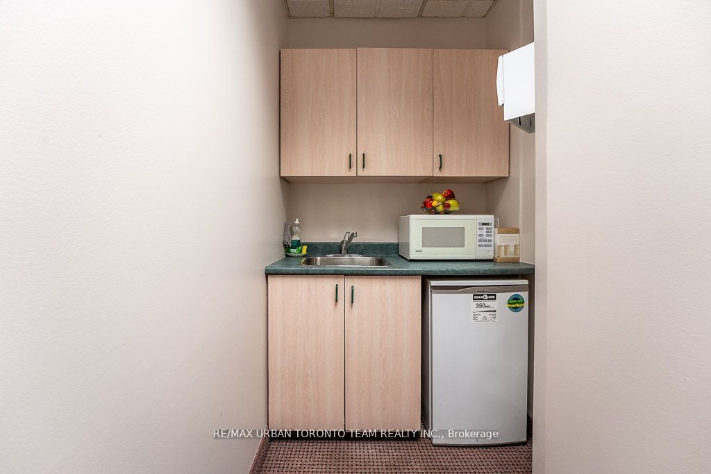 #208 - 120 Carlton Street Property Photo 4