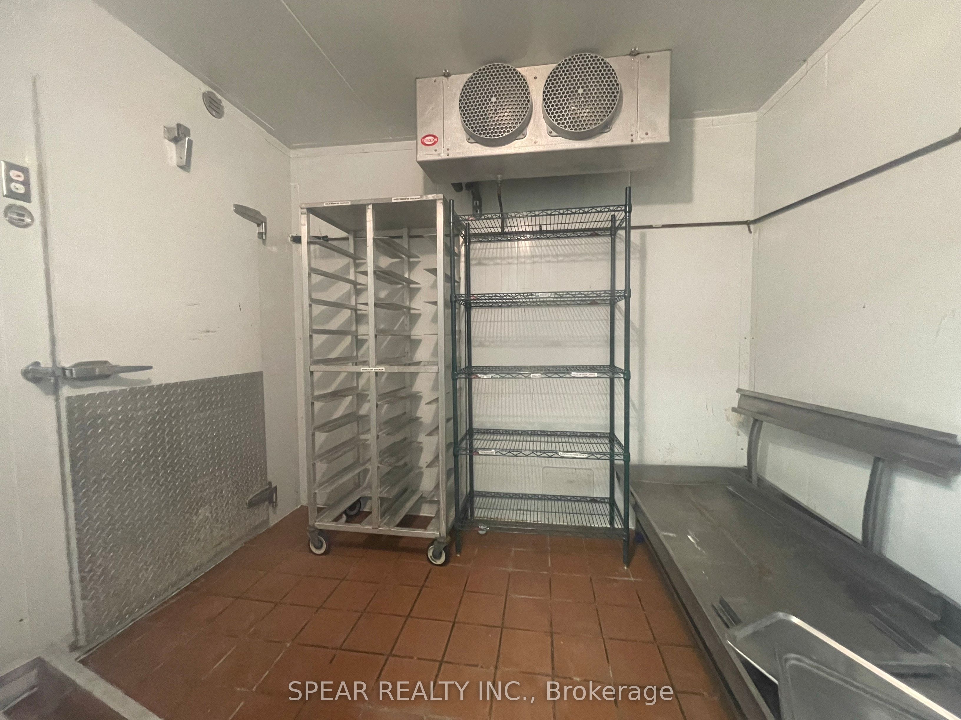400 Queen Street Property Photo 11