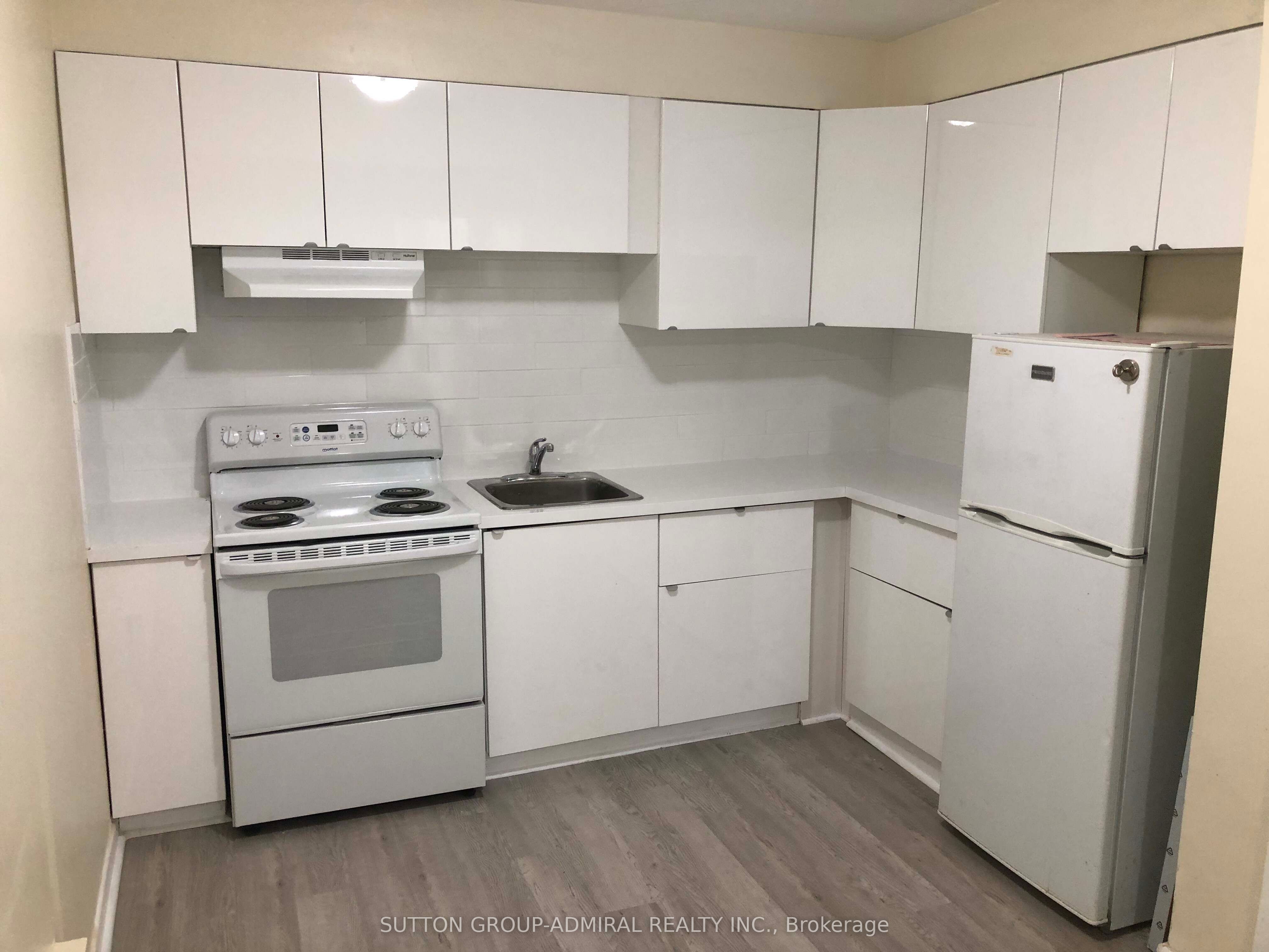 2839 Bathurst Street Property Photo 11