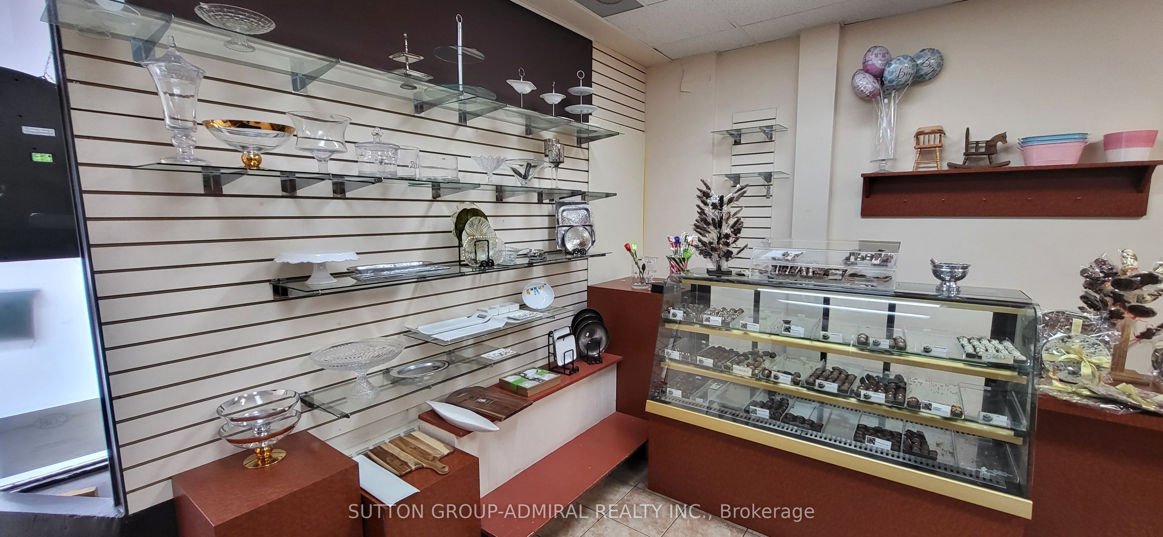 2839 Bathurst Street Property Photo 4