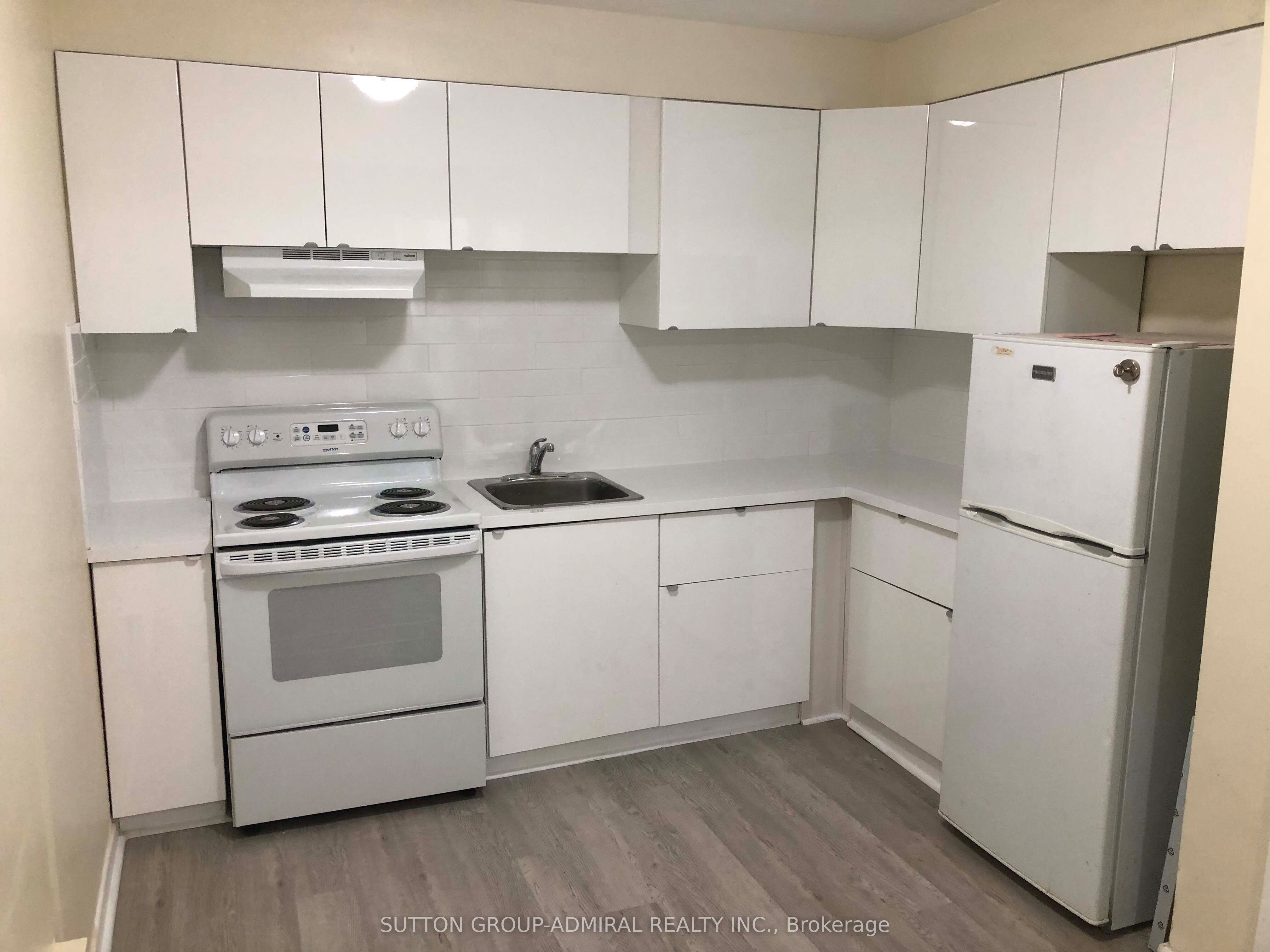 2839 Bathurst Street Property Photo 15