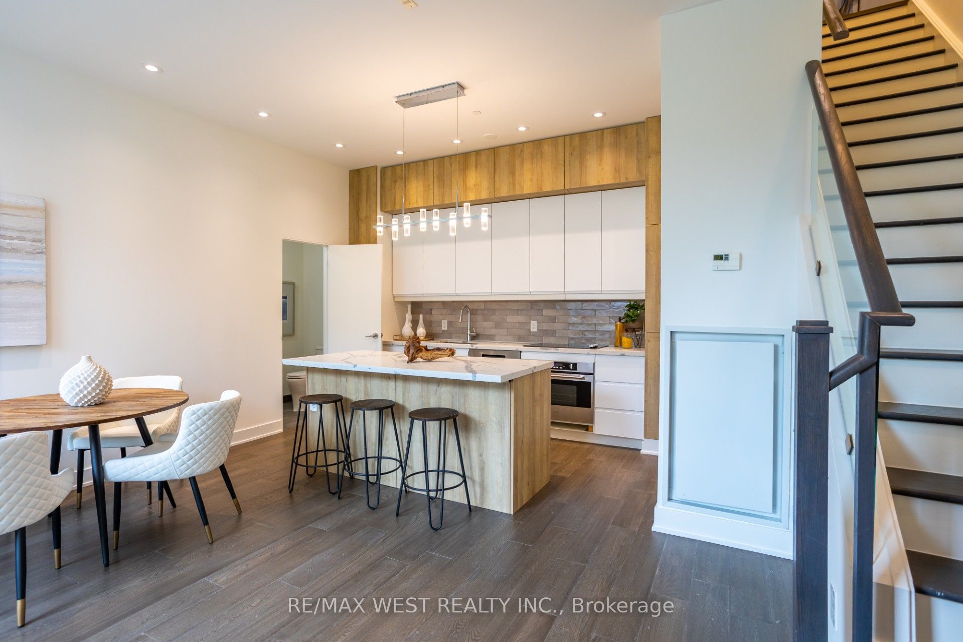 #th02 - 508 Wellington Street Property Photo 2