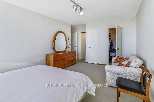 130 Neptune Drive 1601 Property Photo 6