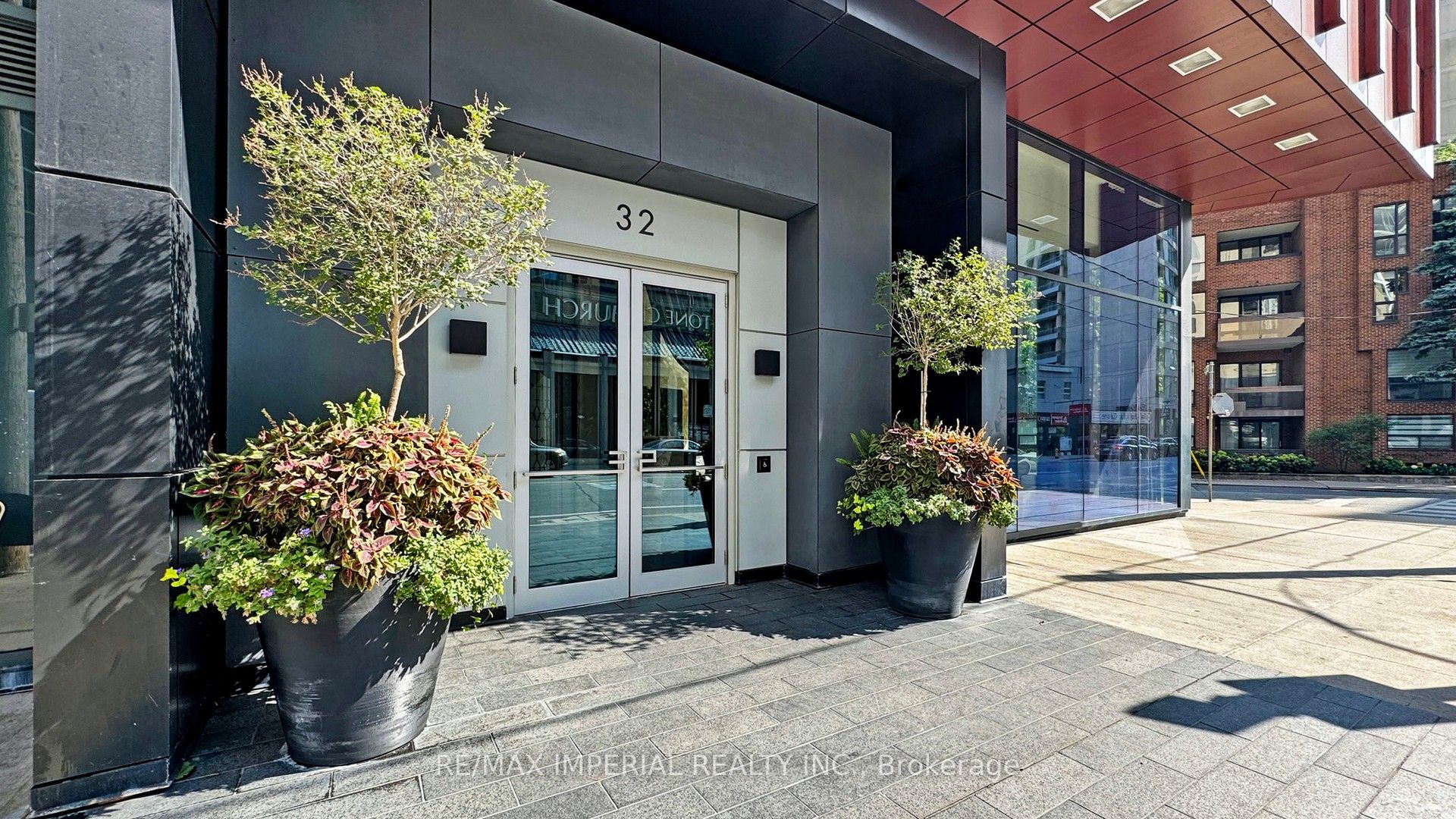#2406 - 32 Davenport Road Property Photo 2