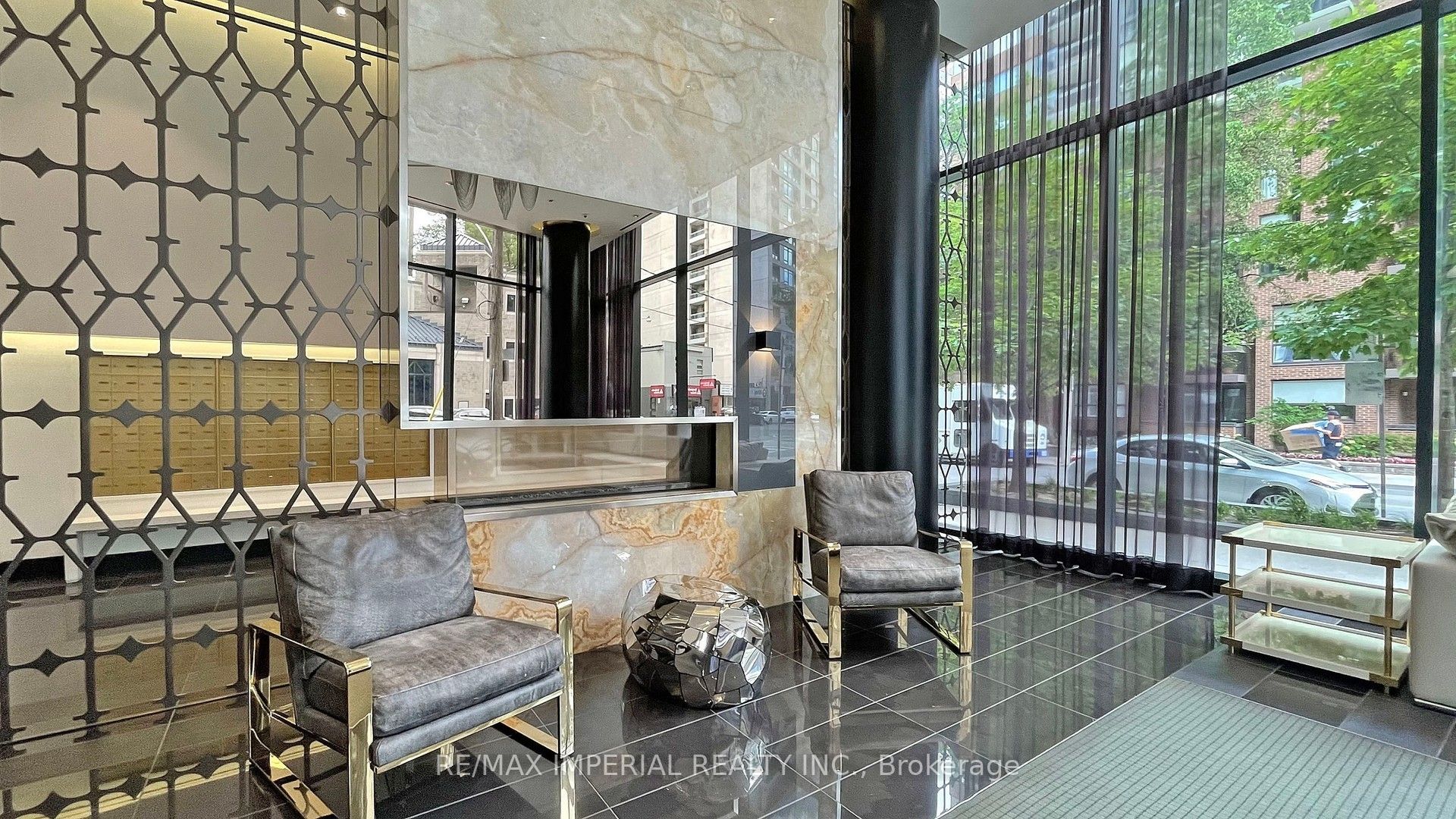 #2406 - 32 Davenport Road Property Photo 3