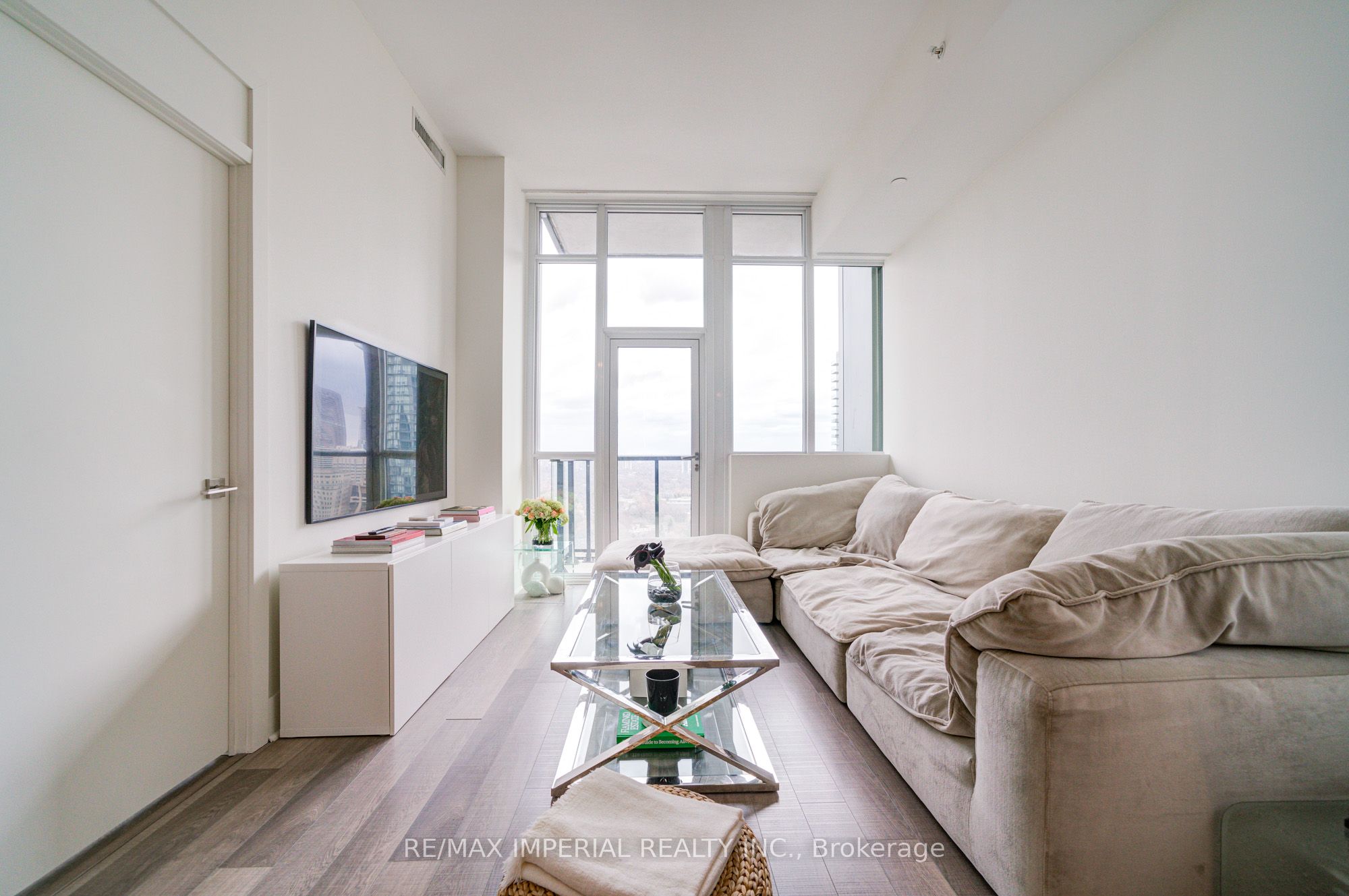#2406 - 32 Davenport Road Property Photo 14