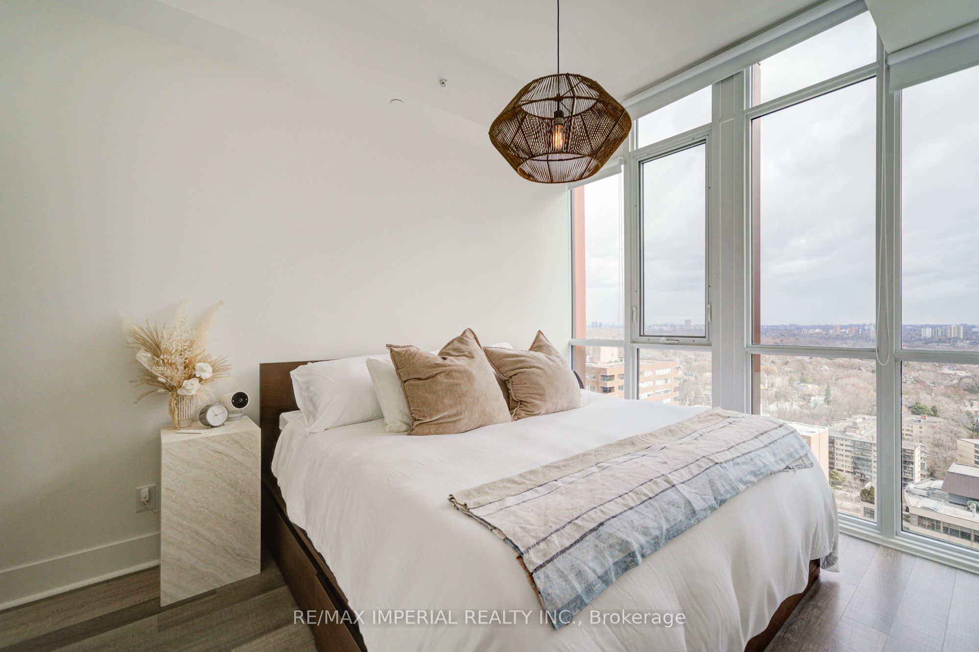#2406 - 32 Davenport Road Property Photo 17
