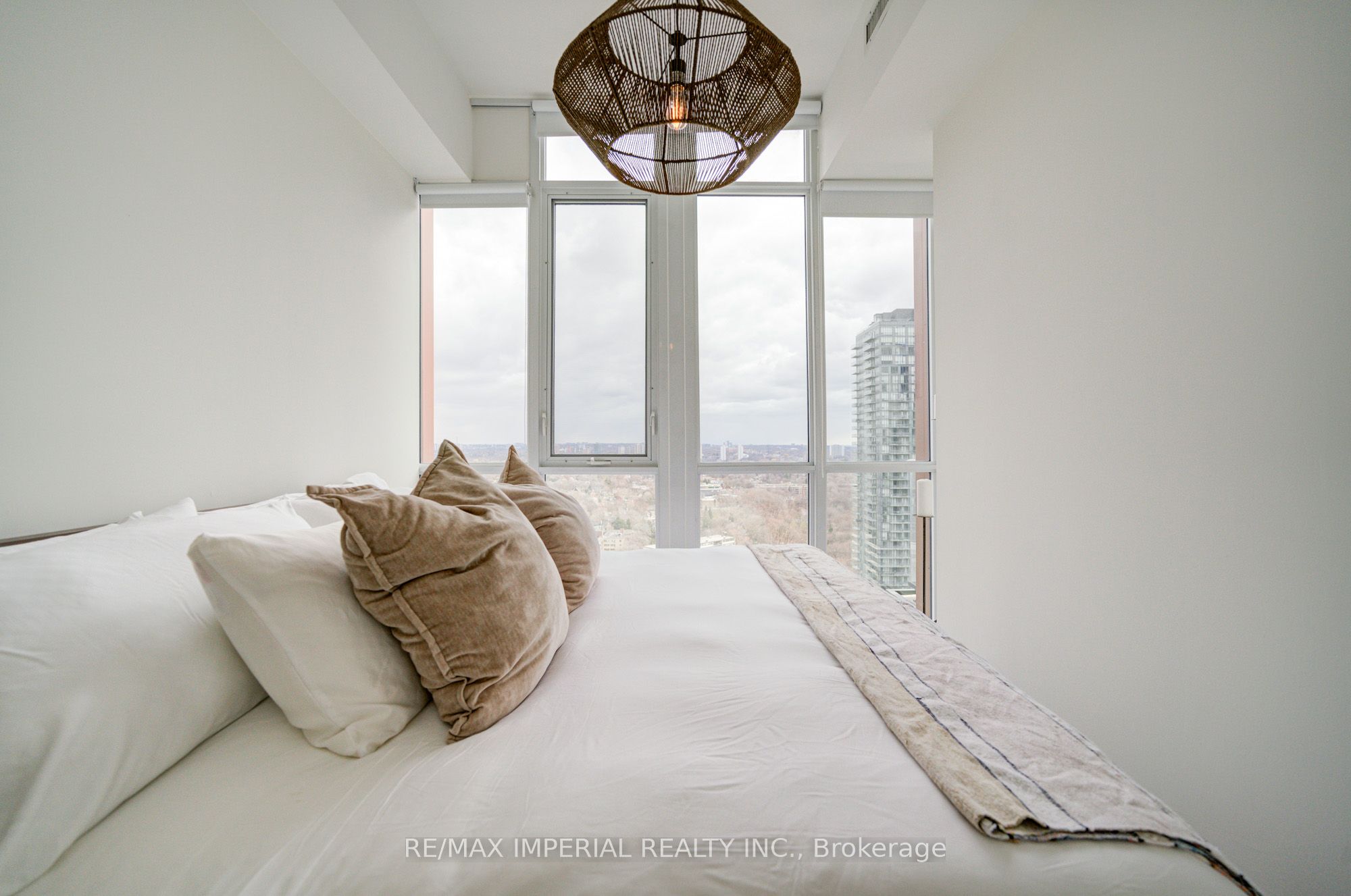 #2406 - 32 Davenport Road Property Photo 18