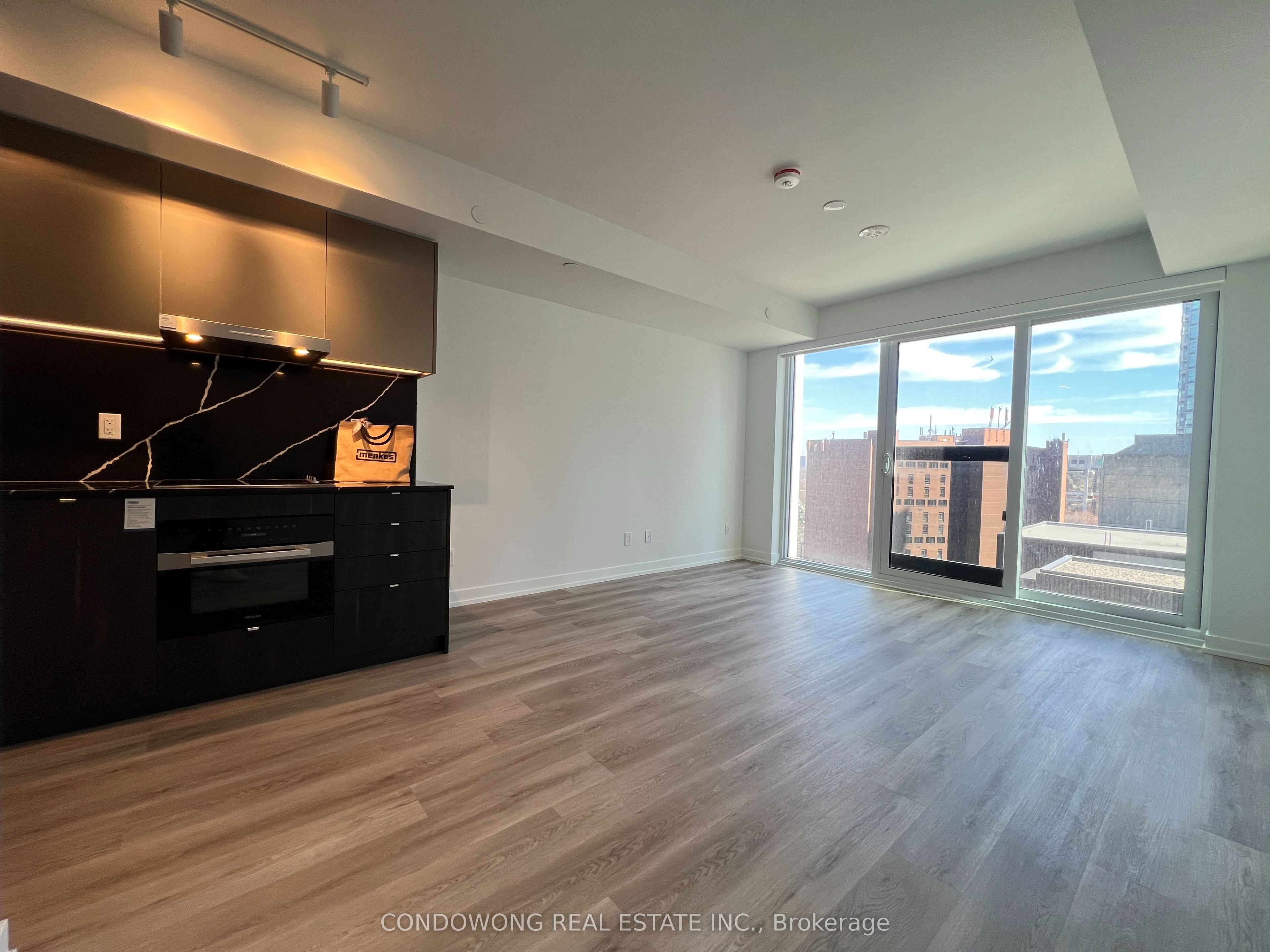 #1609 - 771 Yonge Street Property Photo