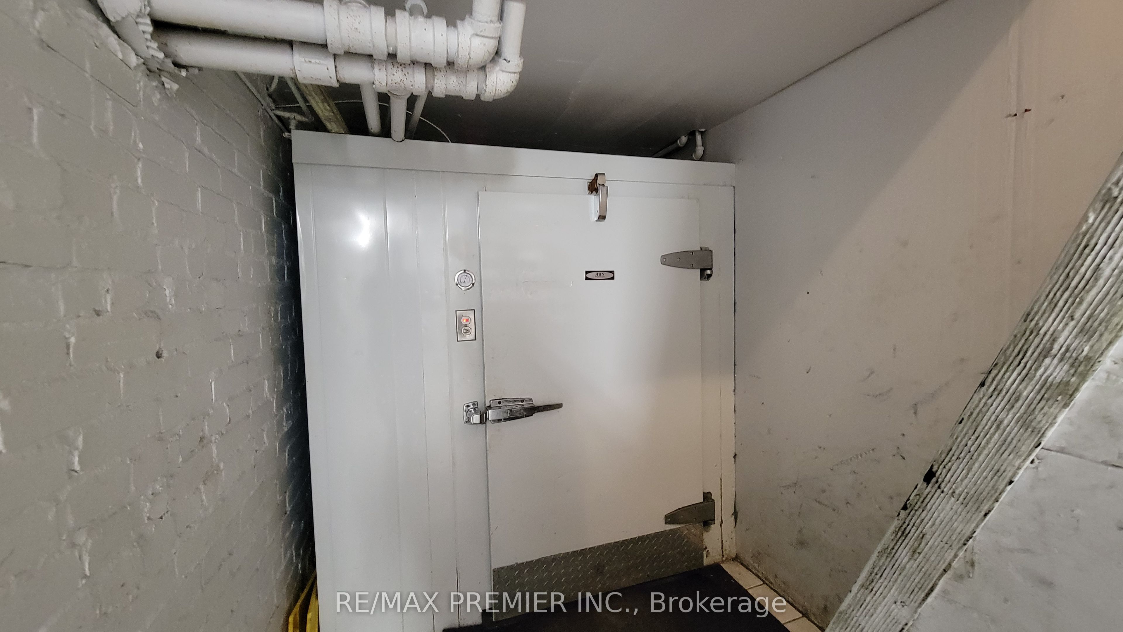 3443 Yonge Street Property Photo 23