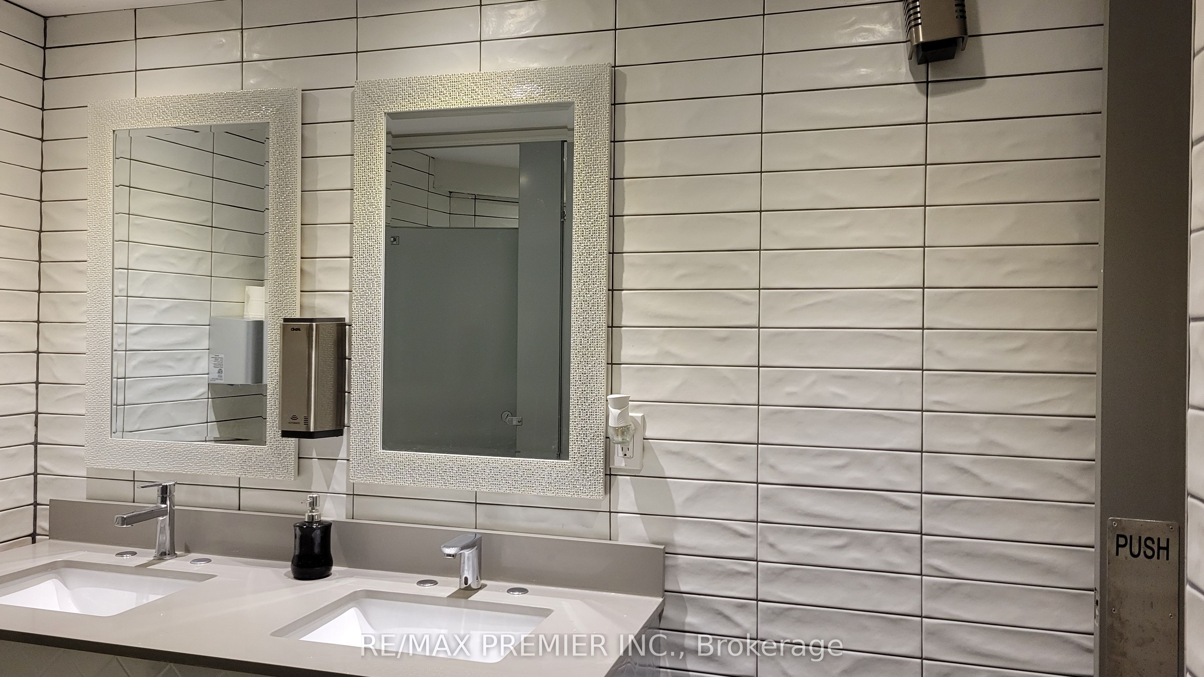3443 Yonge Street Property Photo 26