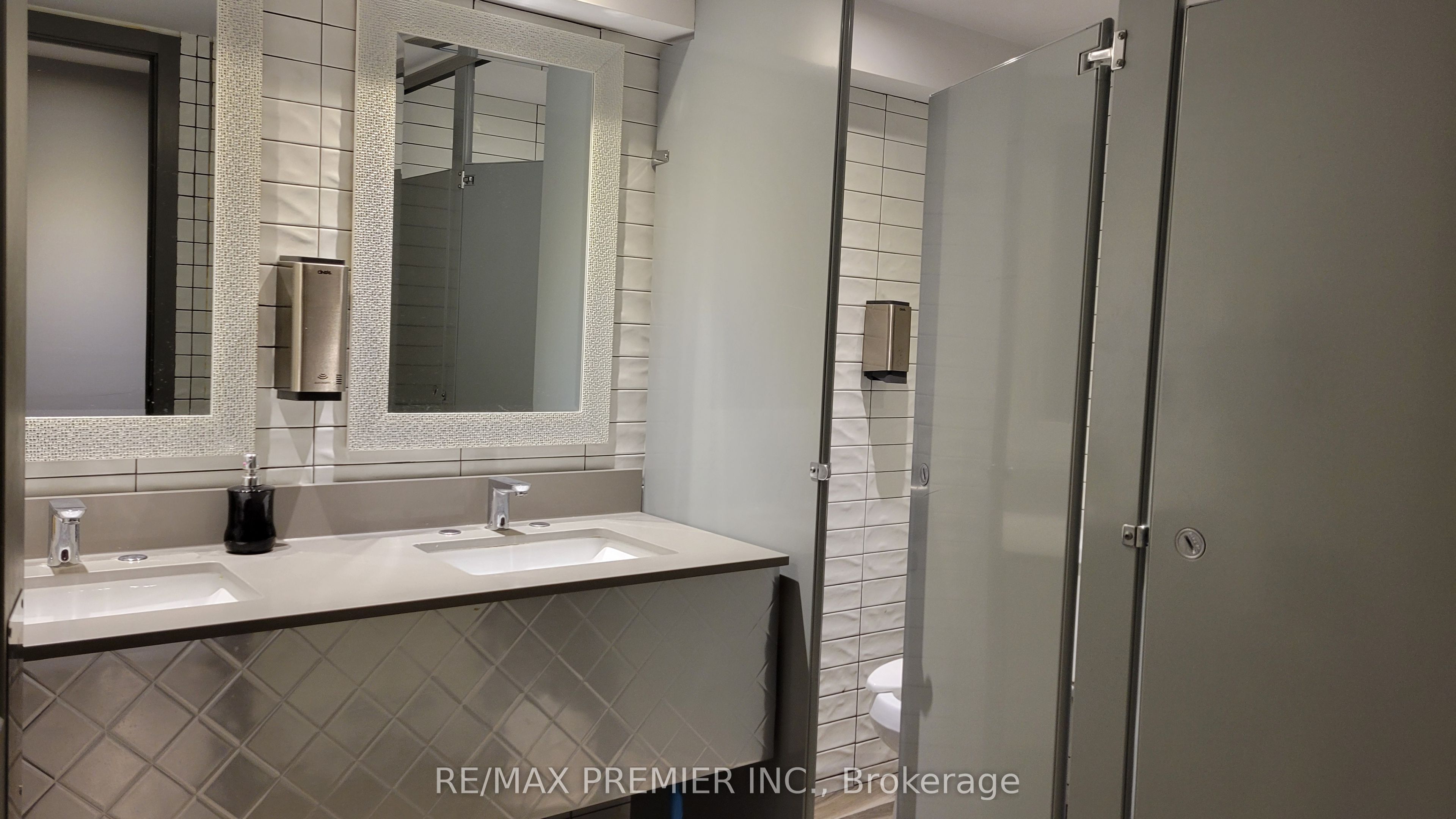 3443 Yonge Street Property Photo 27