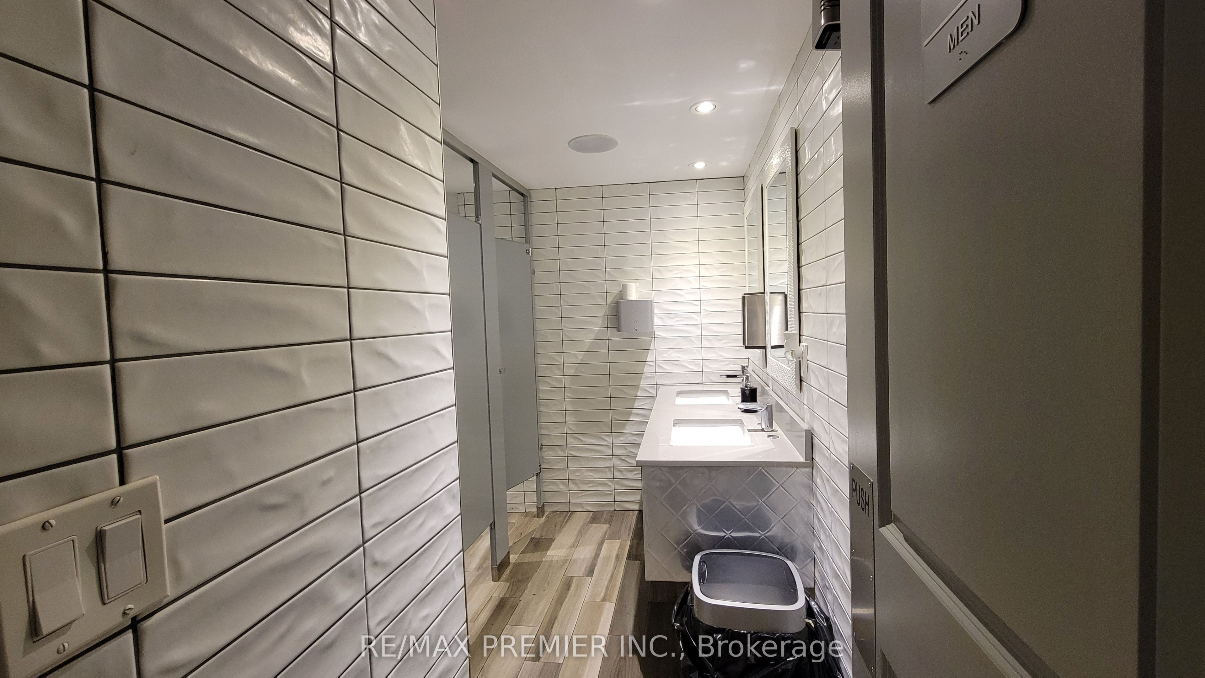 3443 Yonge Street Property Photo 28