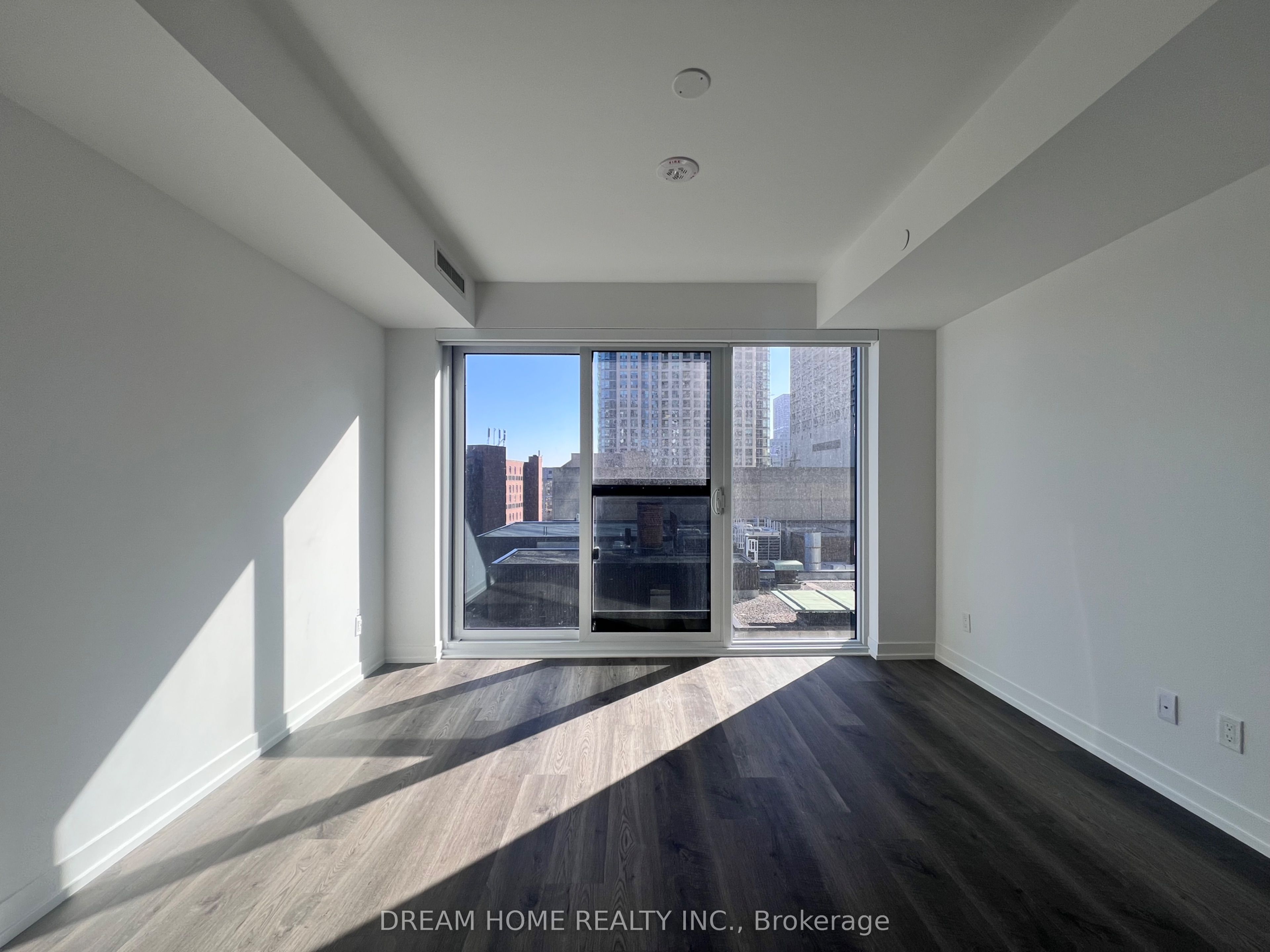 #1610 - 771 Yonge Street Property Photo