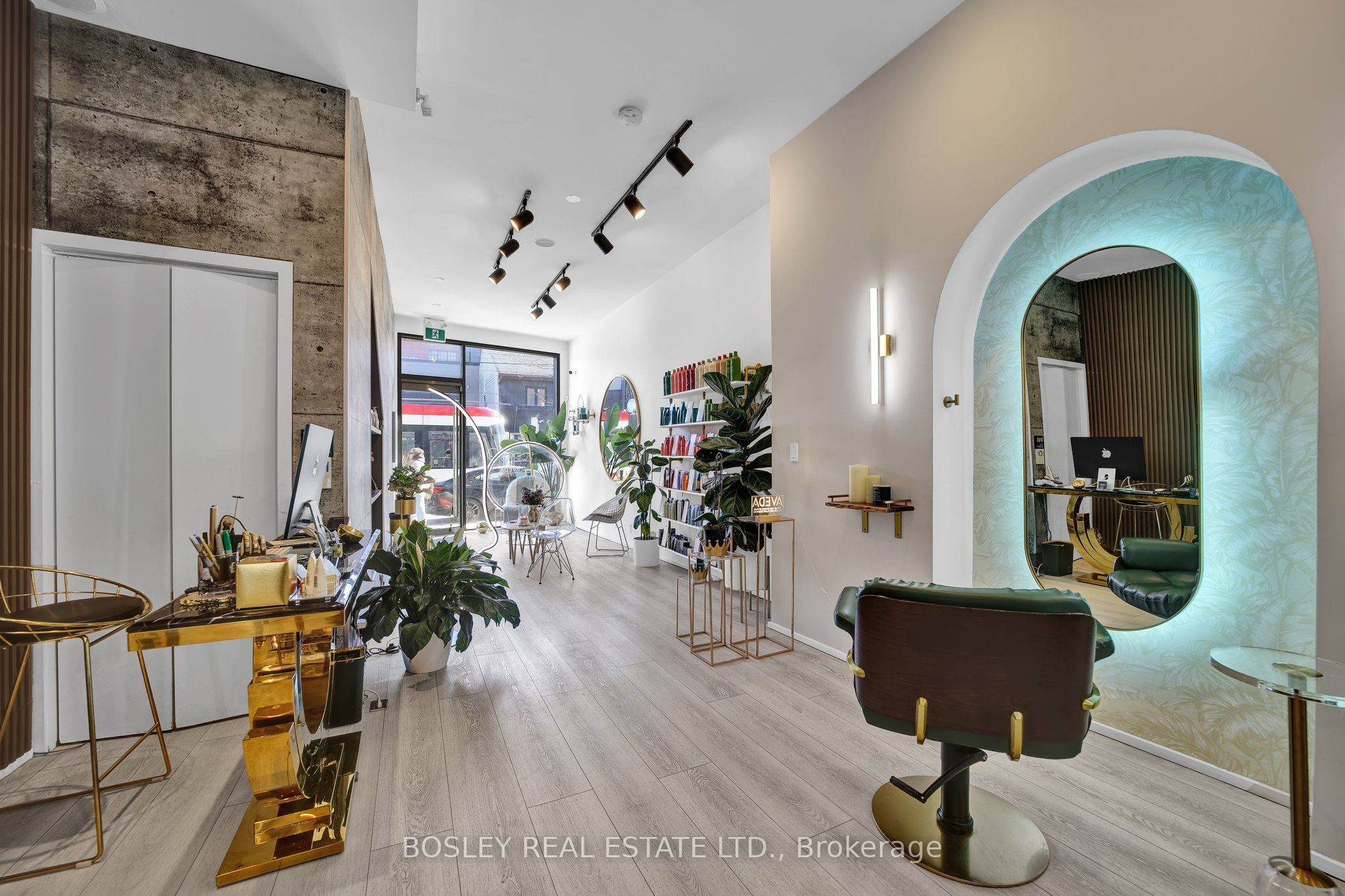 668 Queen Street Property Photo 4