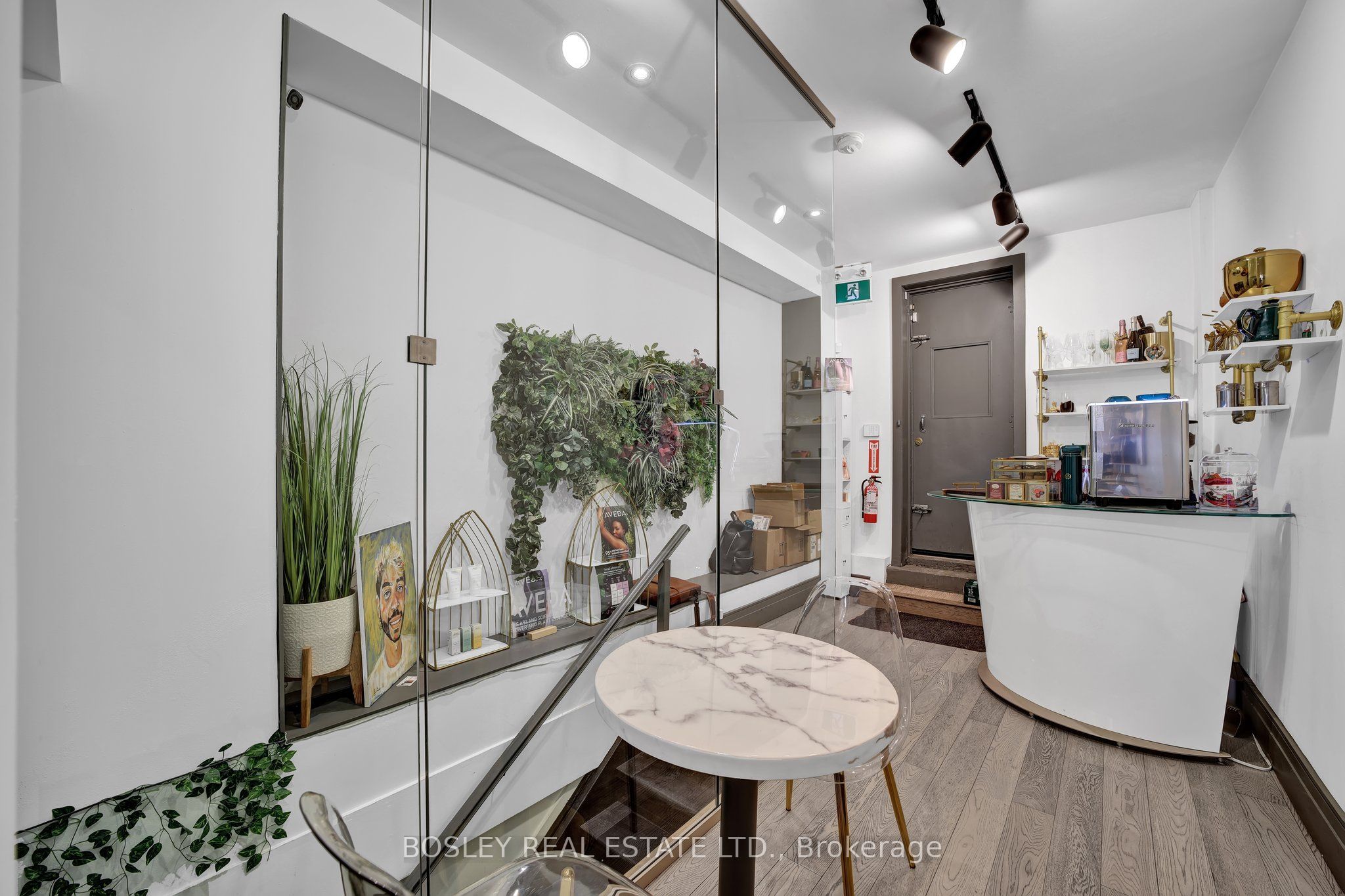 668 Queen Street Property Photo 5