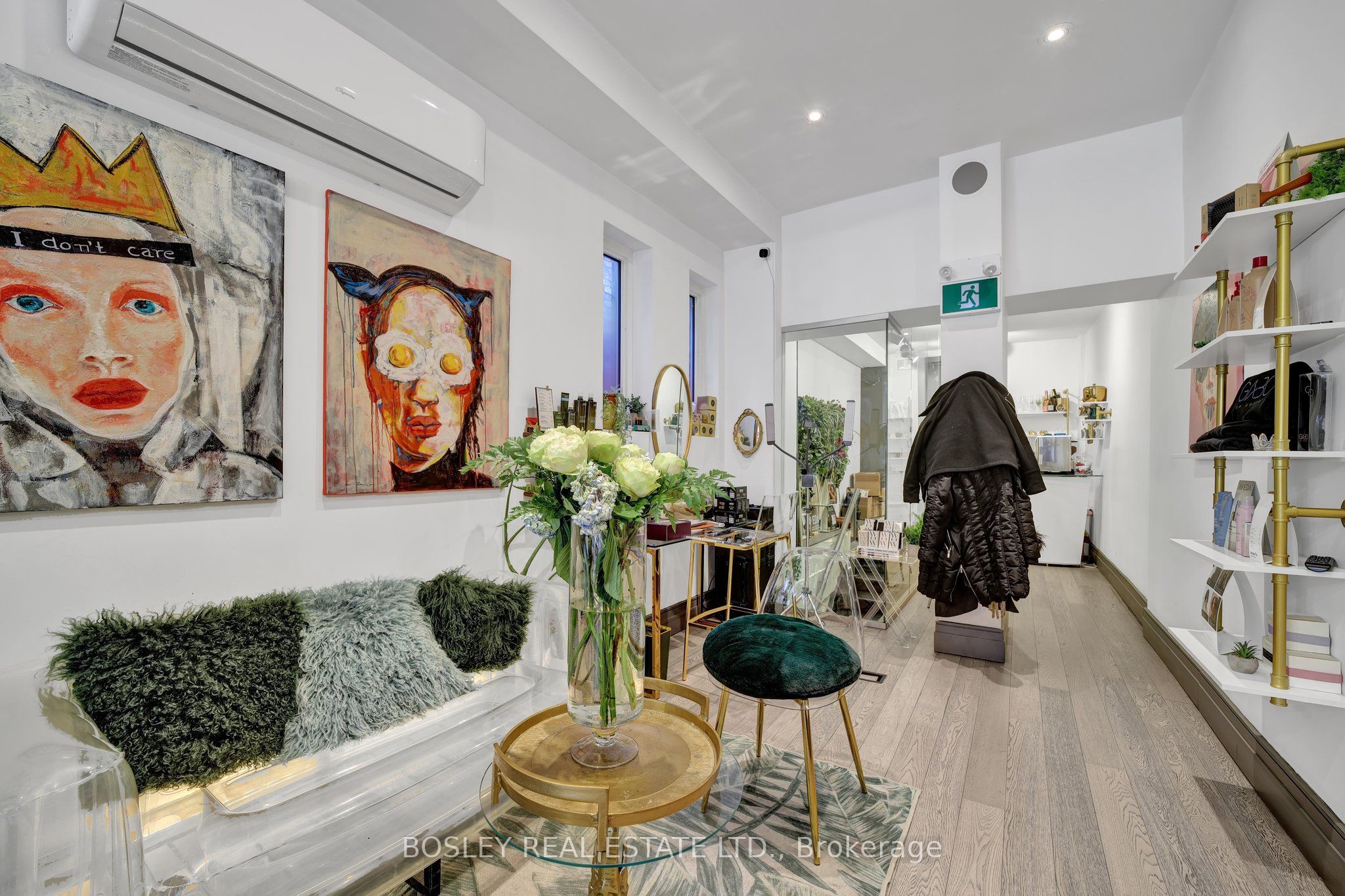 668 Queen Street Property Photo 7