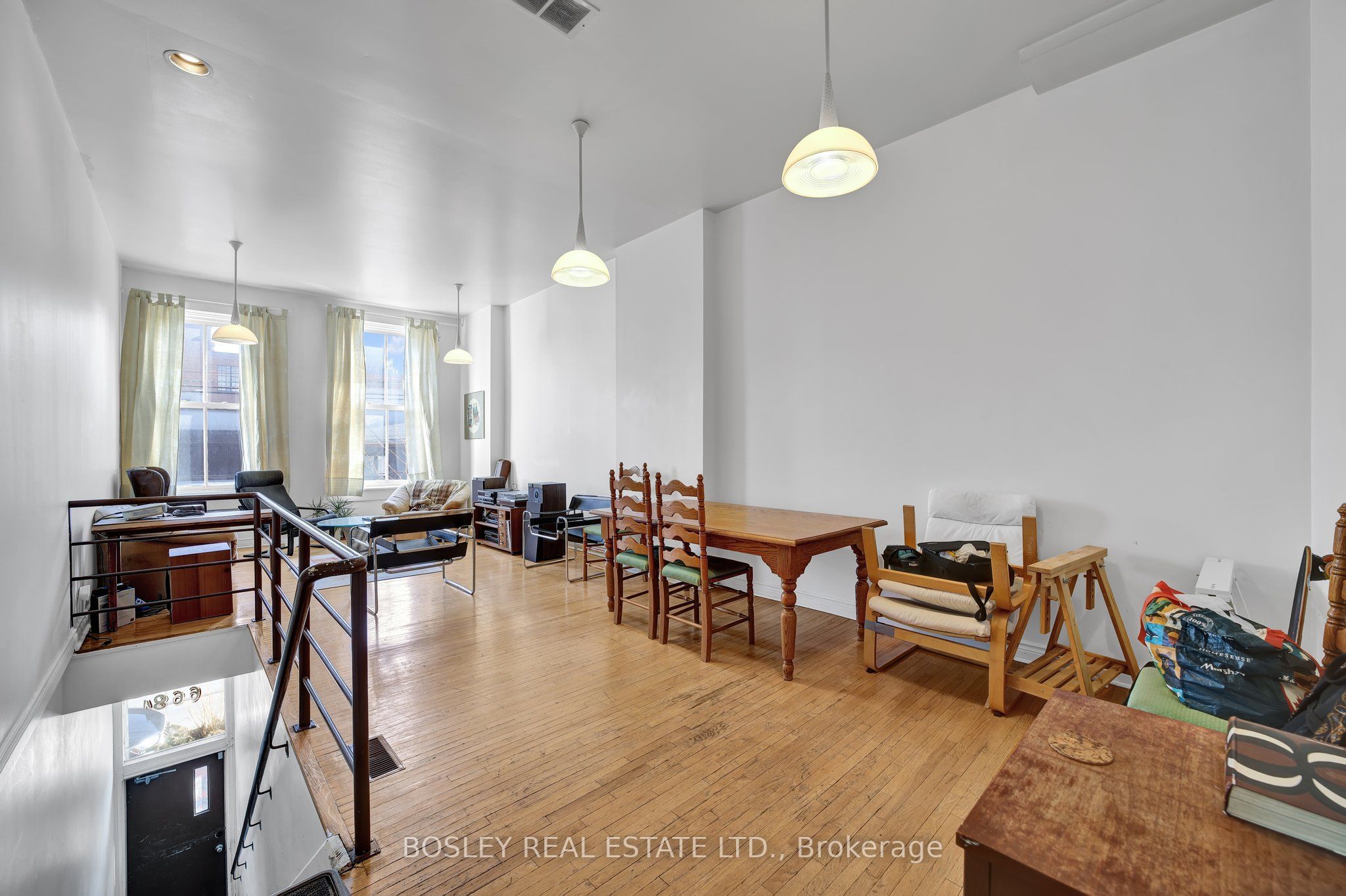 668 Queen Street Property Photo 8