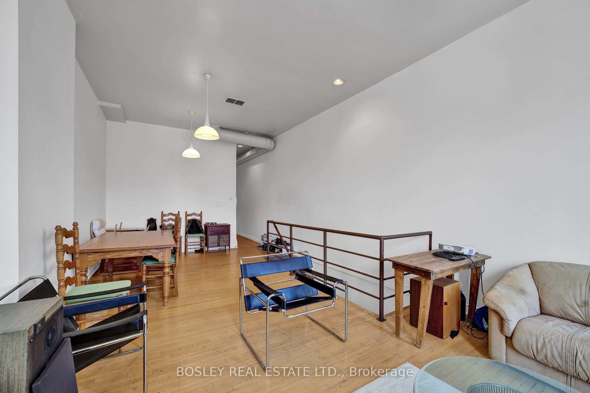 668 Queen Street Property Photo 11