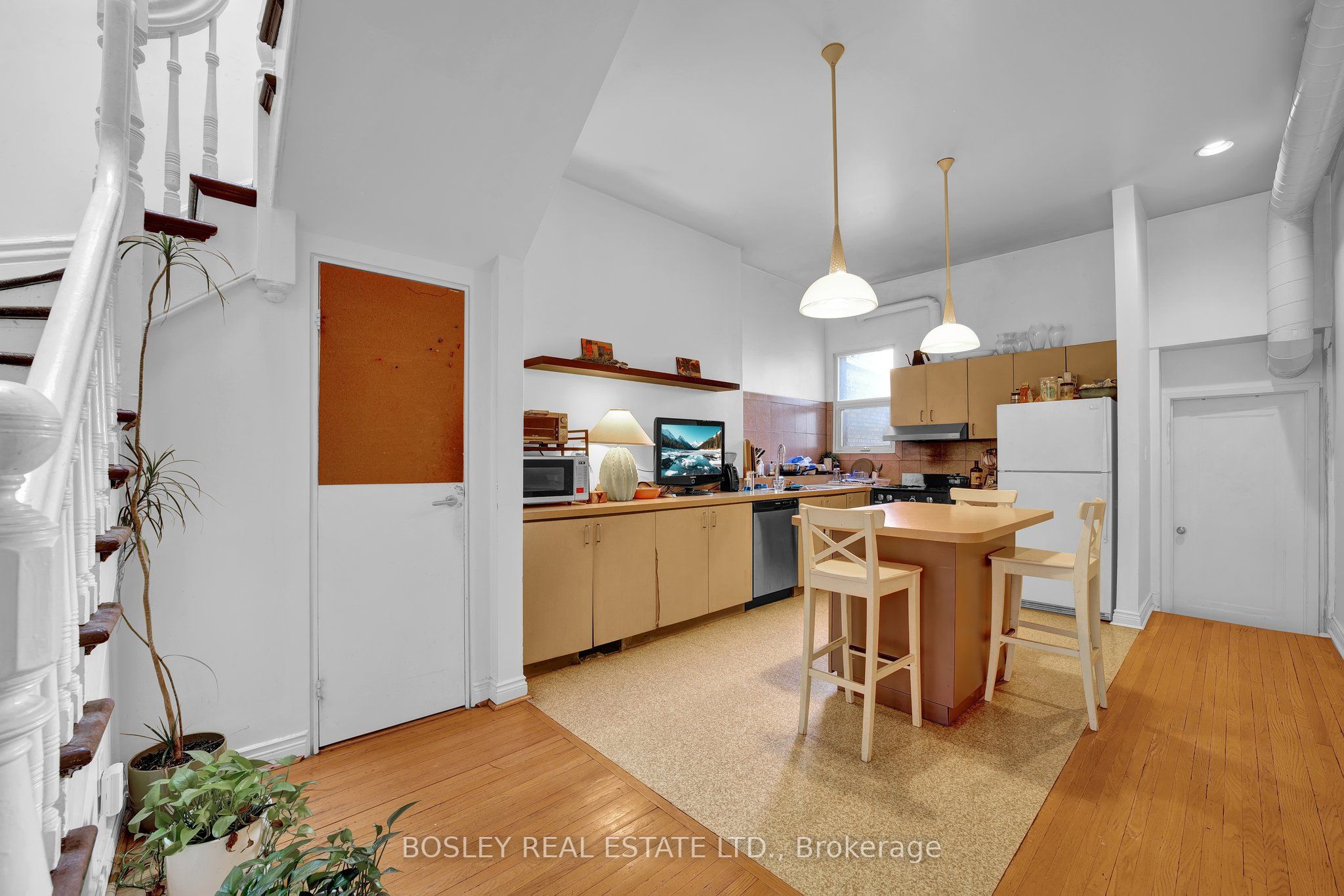 668 Queen Street Property Photo 13
