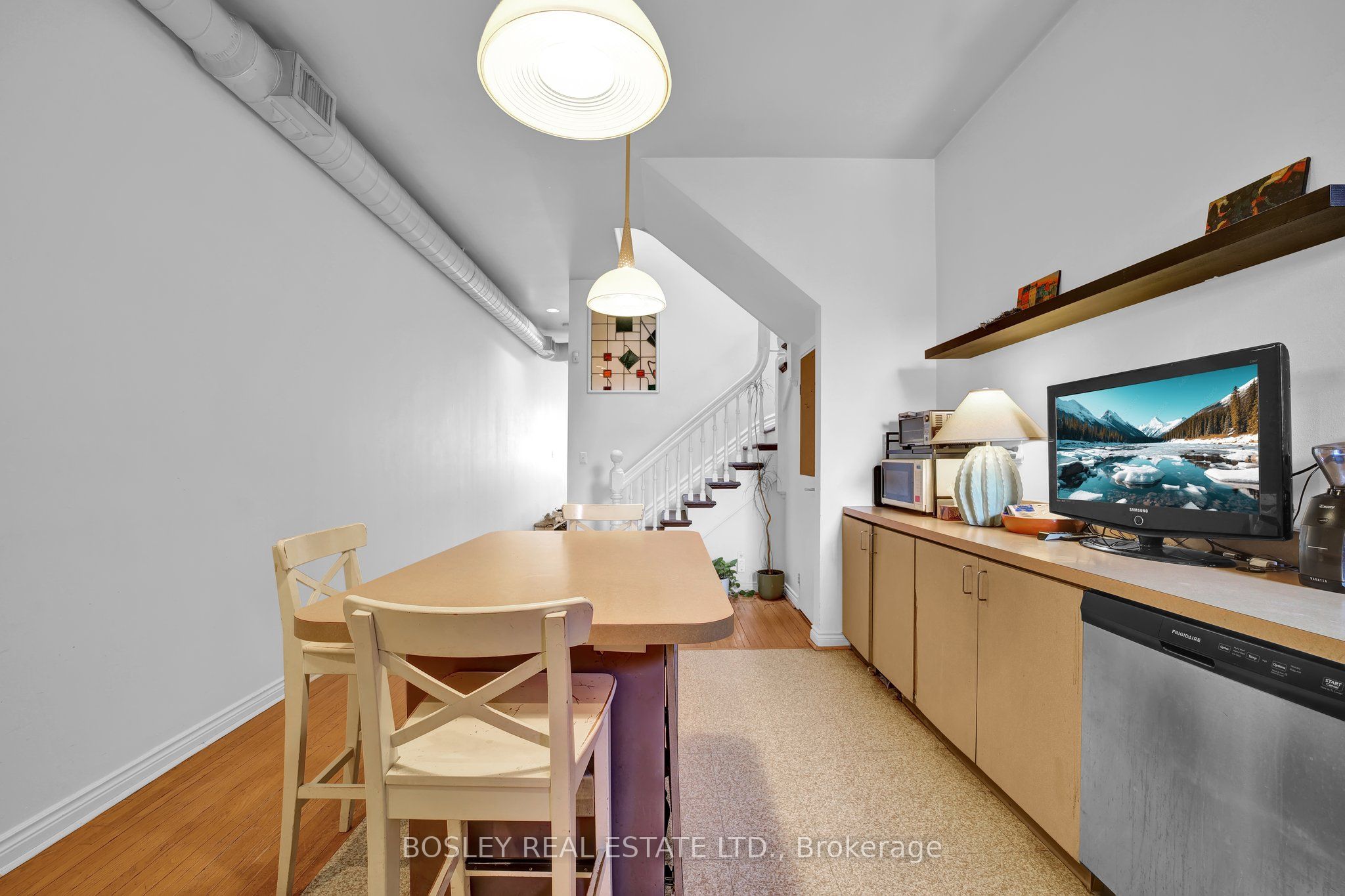 668 Queen Street Property Photo 14