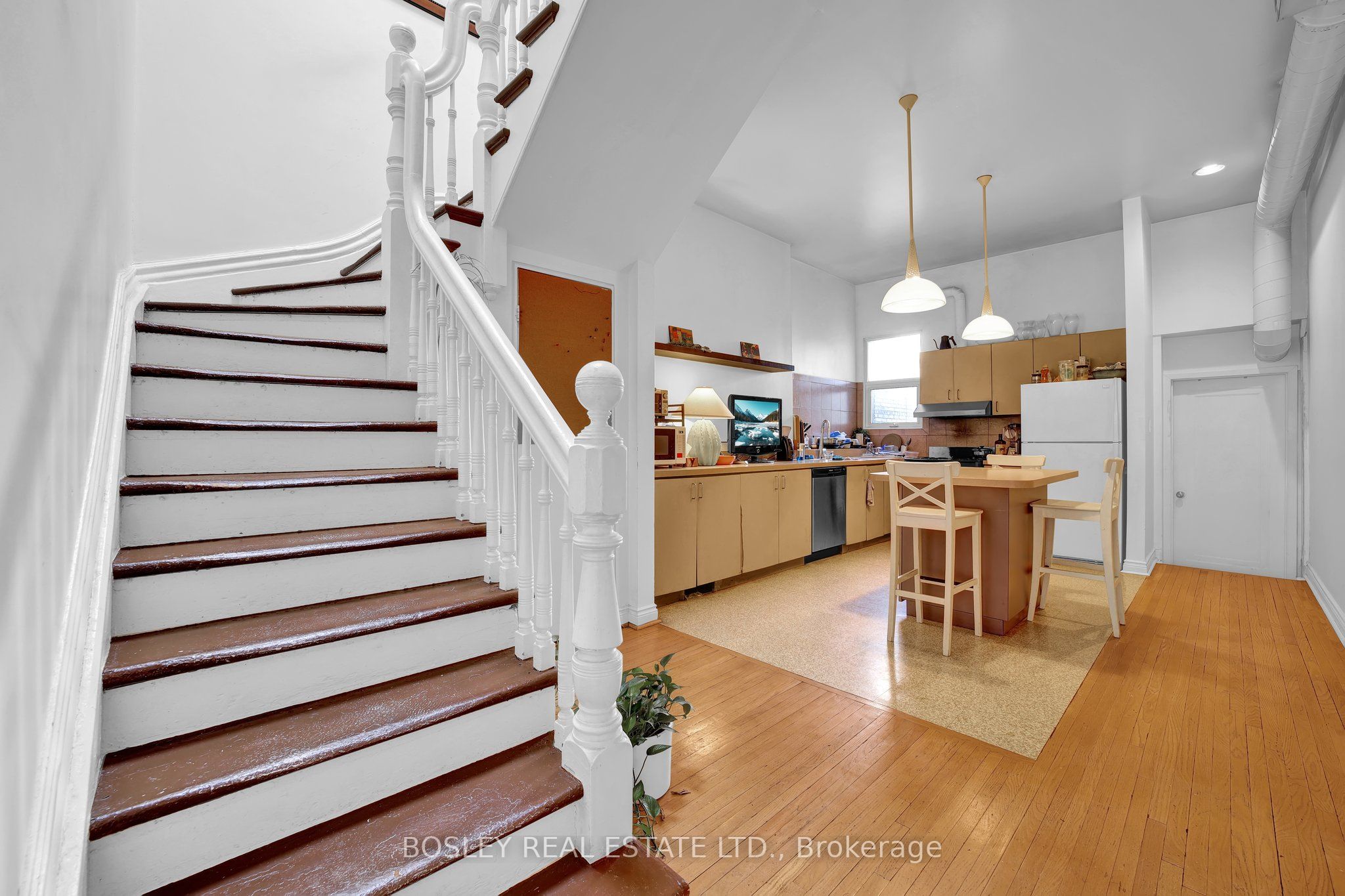 668 Queen Street Property Photo 16
