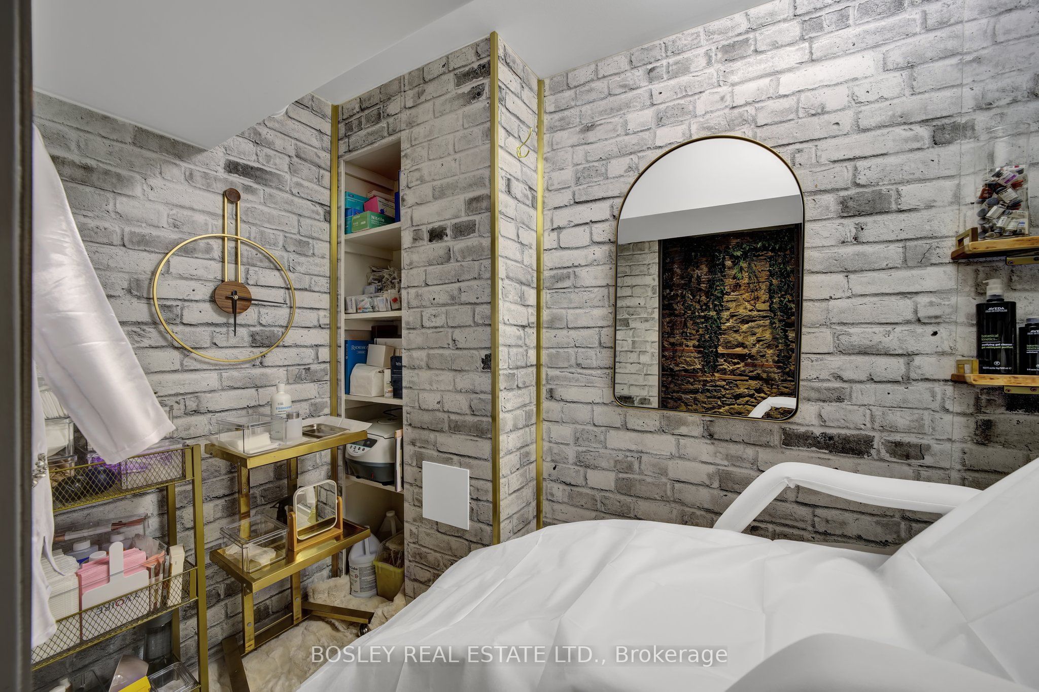 668 Queen Street Property Photo 21