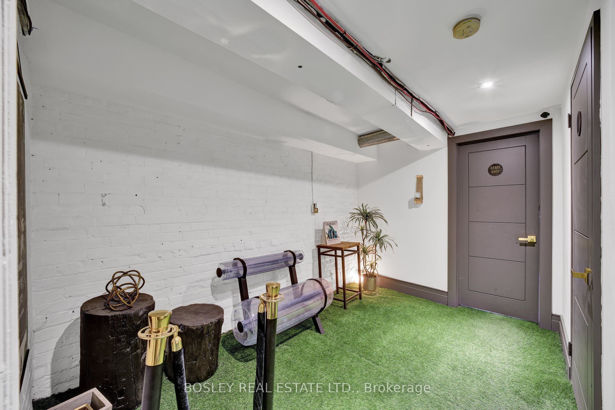 668 Queen Street Property Photo 24