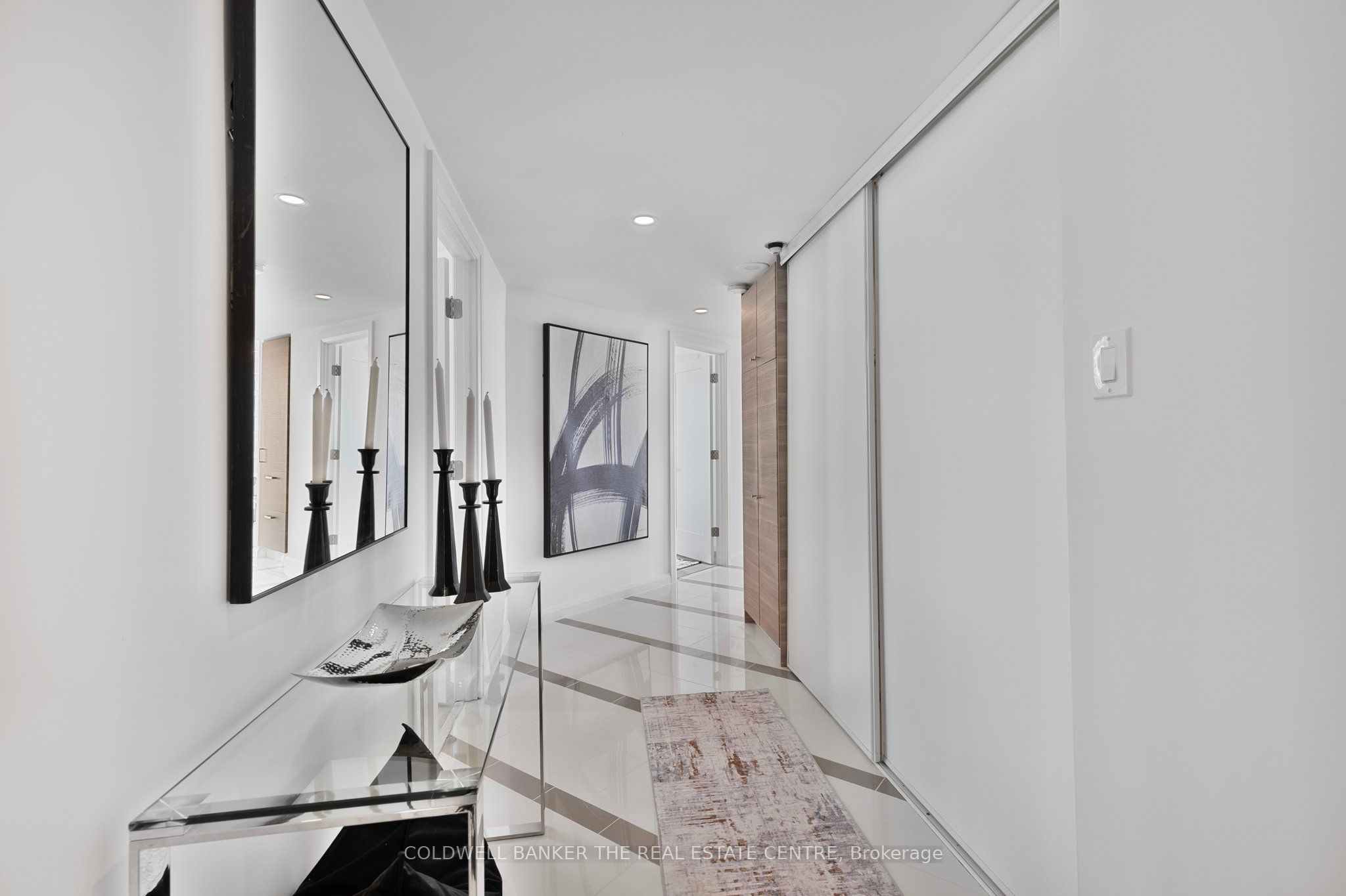 #2002 - 99 Harbour Square Property Photo 7
