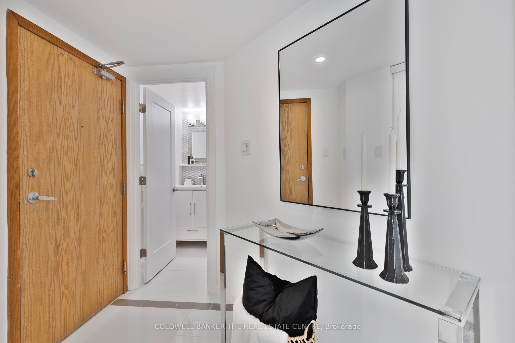 #2002 - 99 Harbour Square Property Photo 8