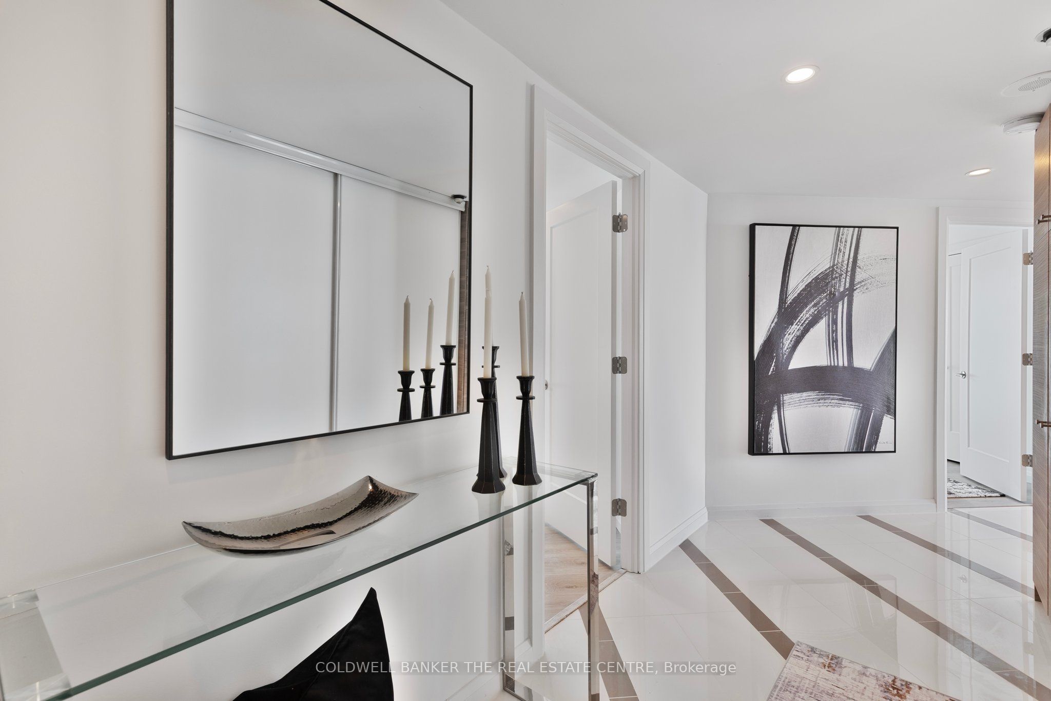 #2002 - 99 Harbour Square Property Photo 9