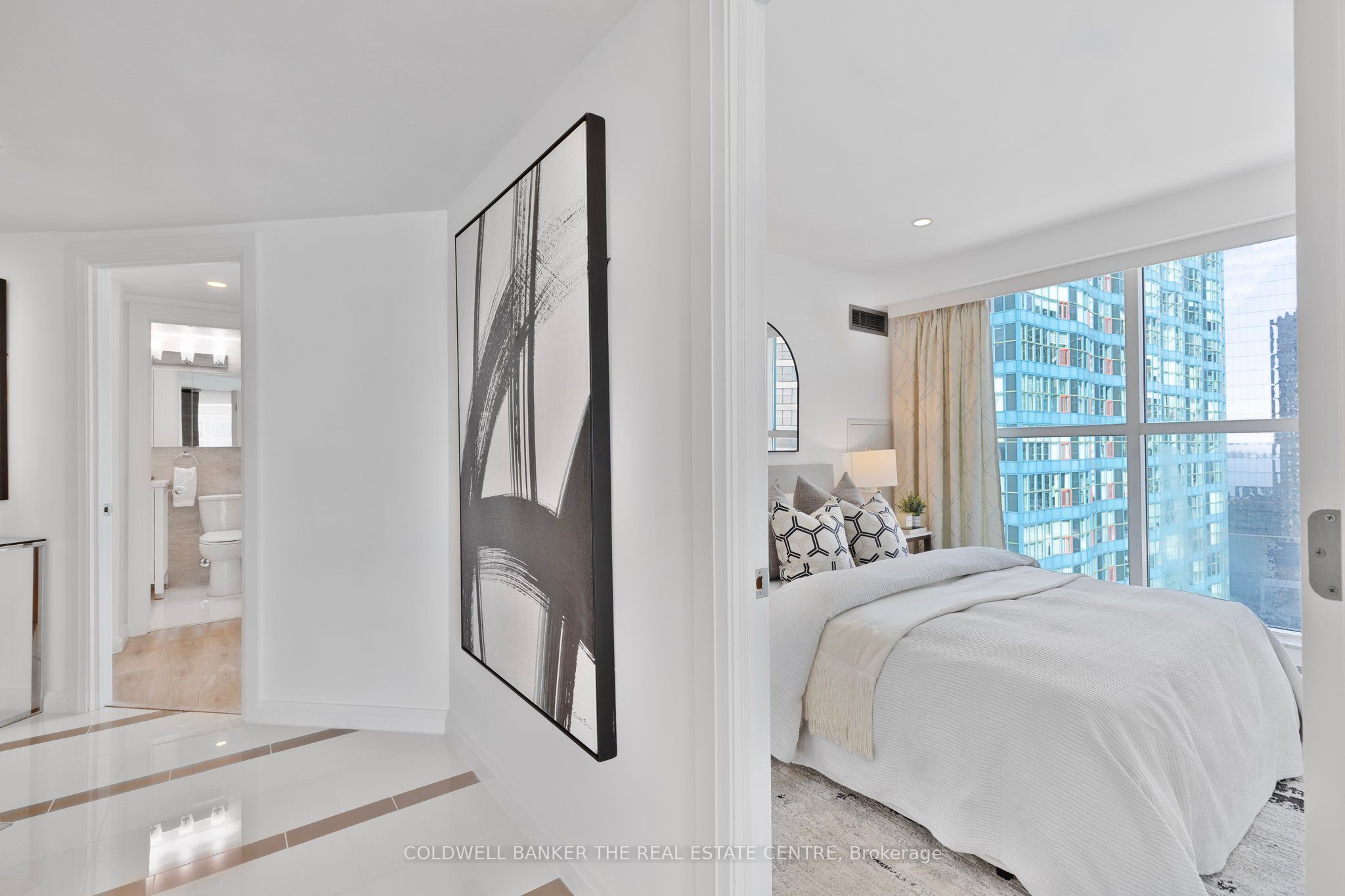 #2002 - 99 Harbour Square Property Photo 22